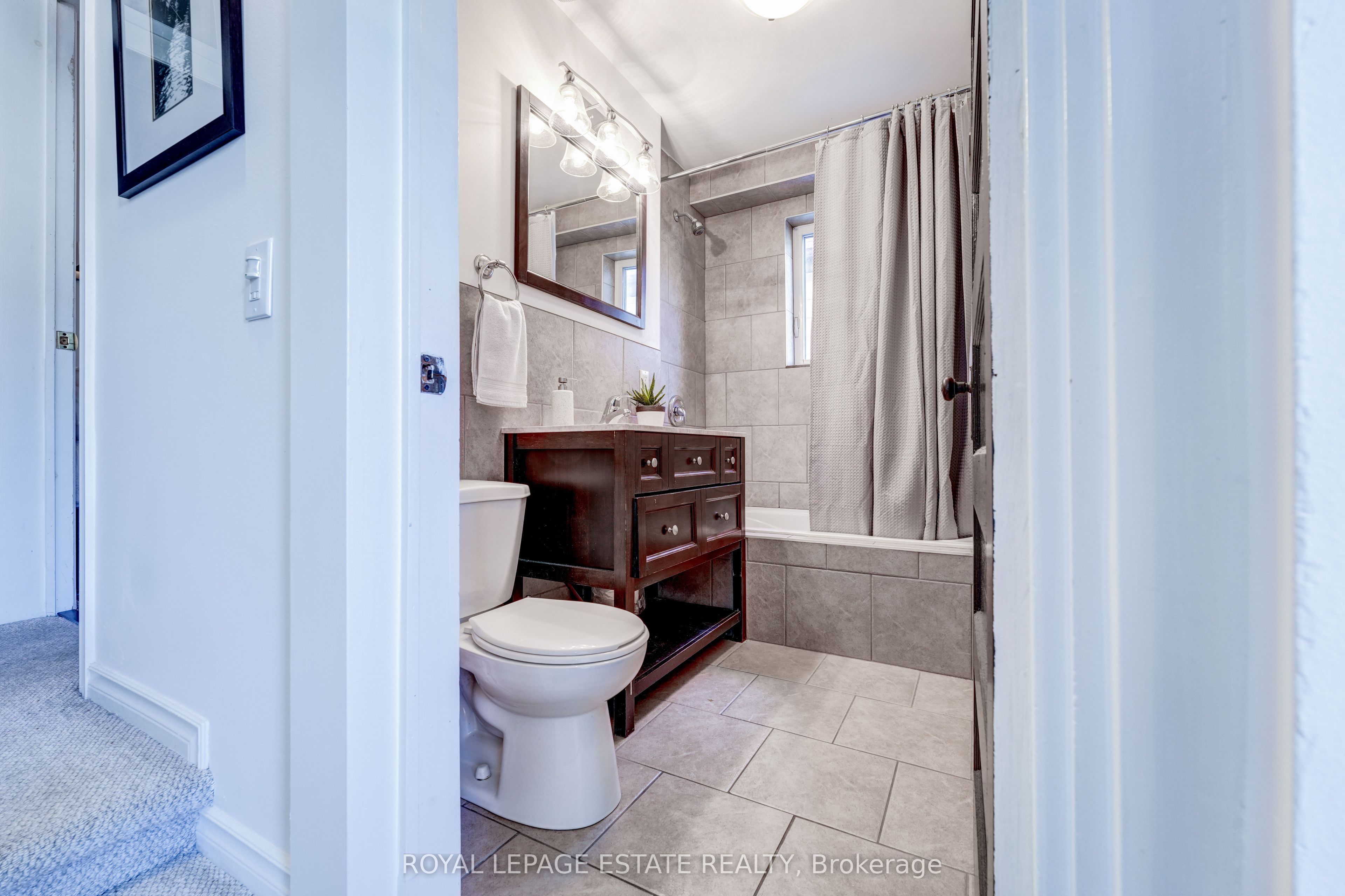 1398 Queen Street E Property Photo 30