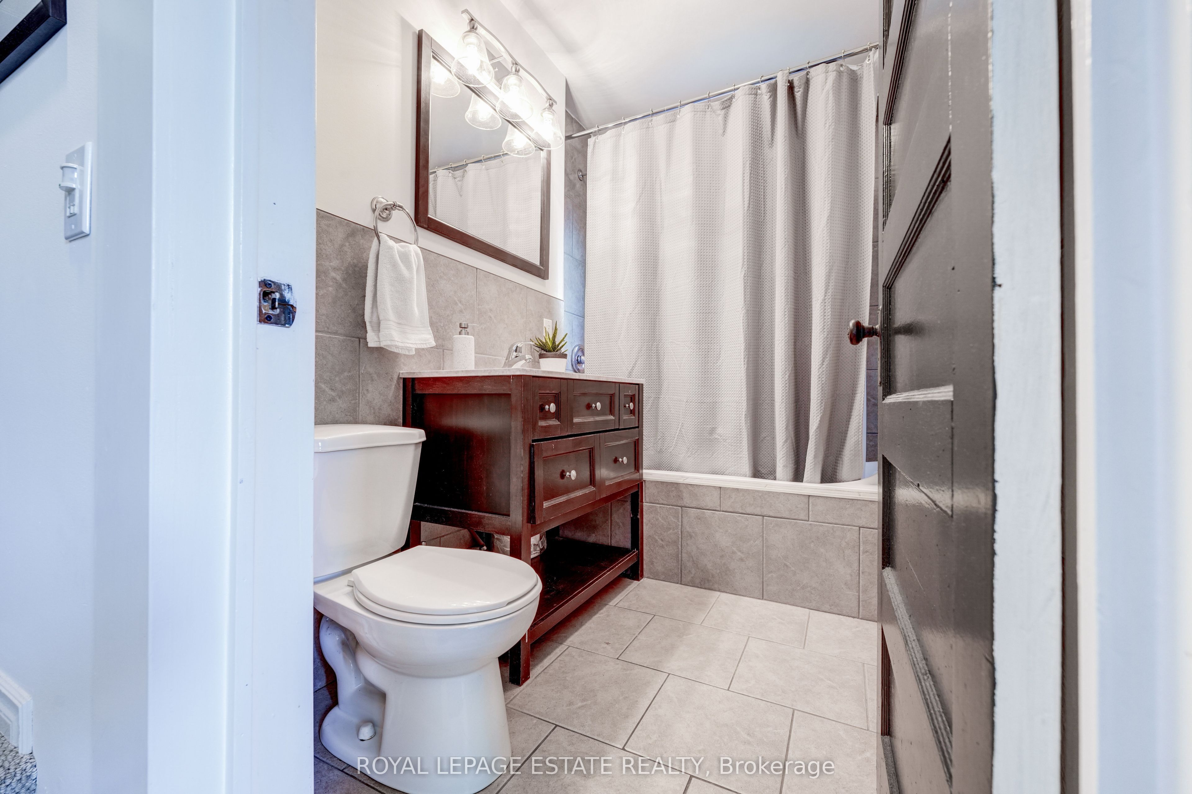 1398 Queen Street E Property Photo 31