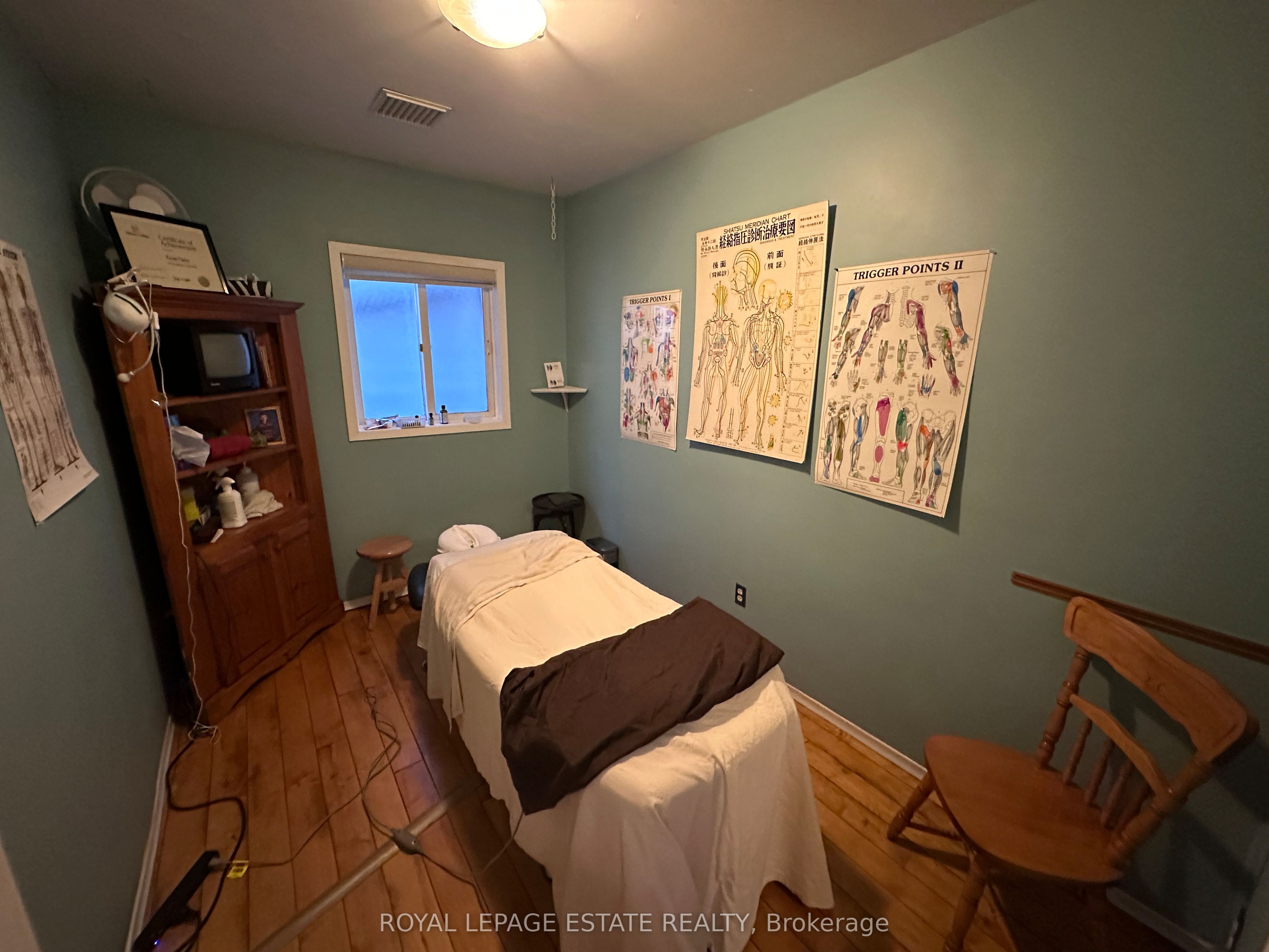 1398 Queen Street E Property Photo 39