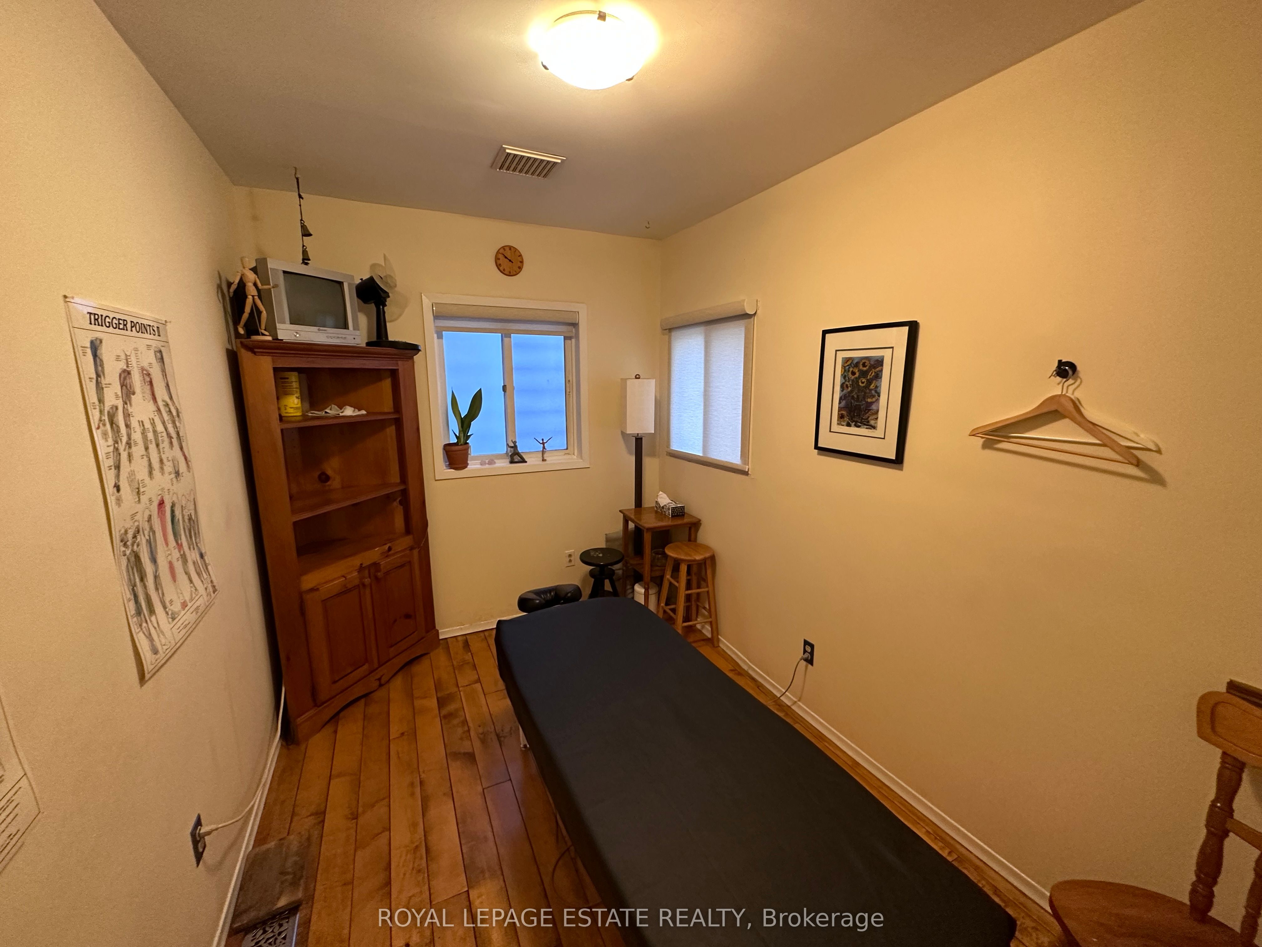 1398 Queen Street E Property Photo 40