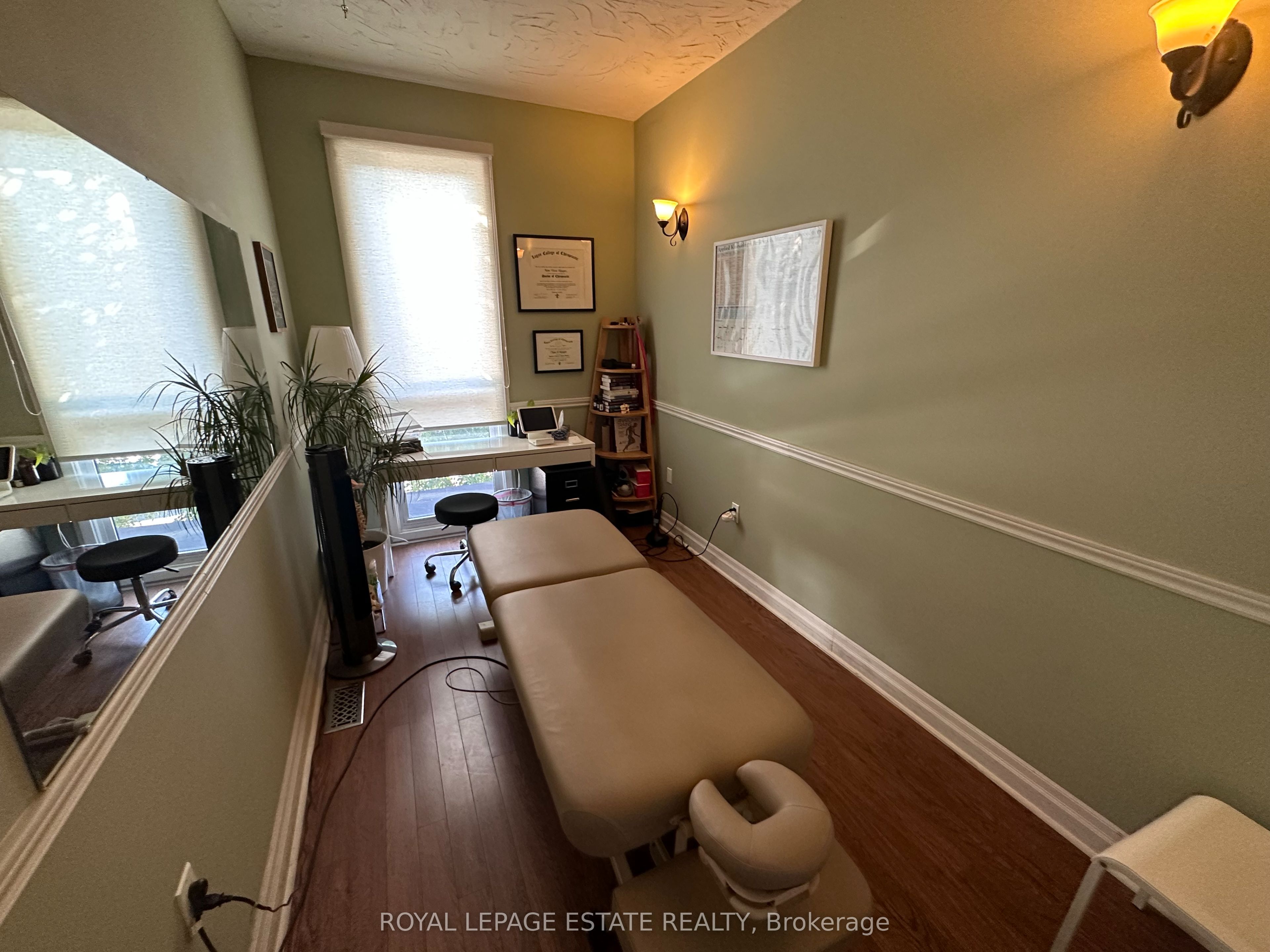 1398 Queen Street E Property Photo 42