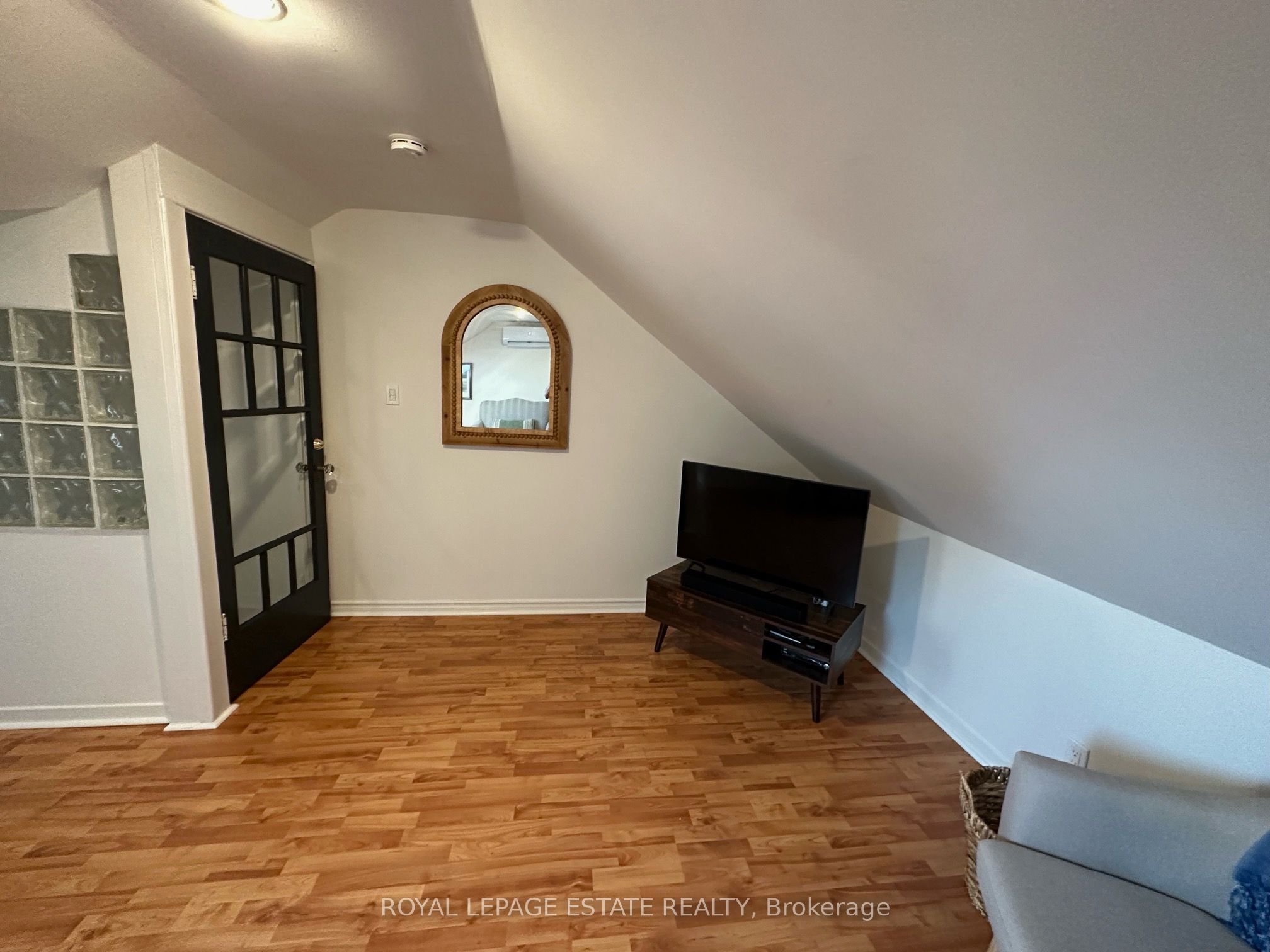 1398 Queen Street E Property Photo 44