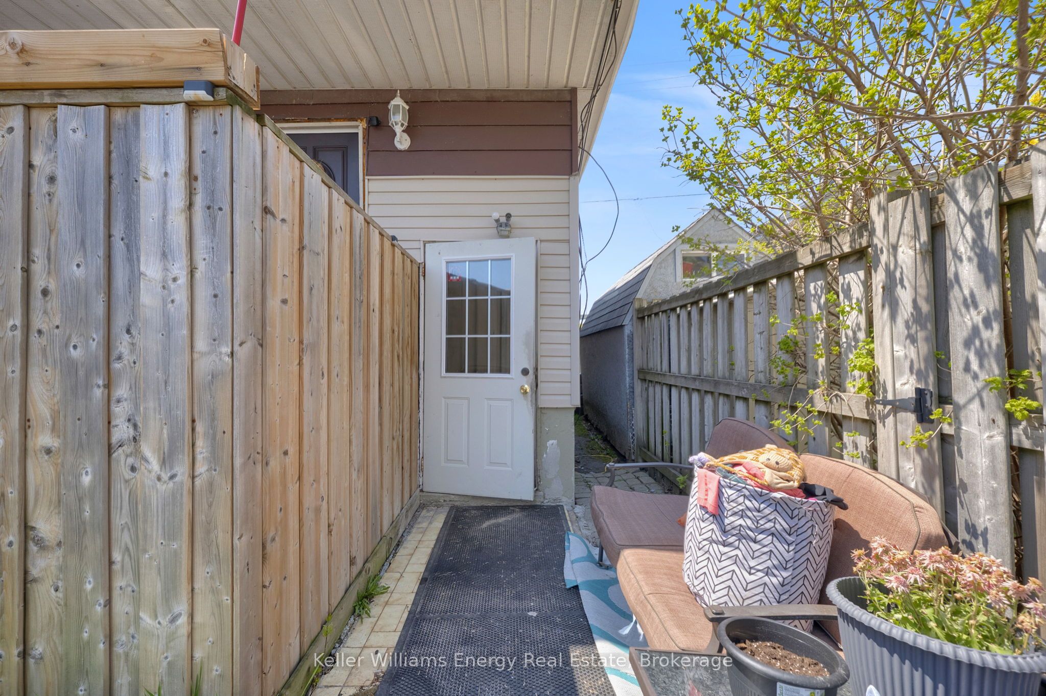 741 Ritson Road S Property Photo 34