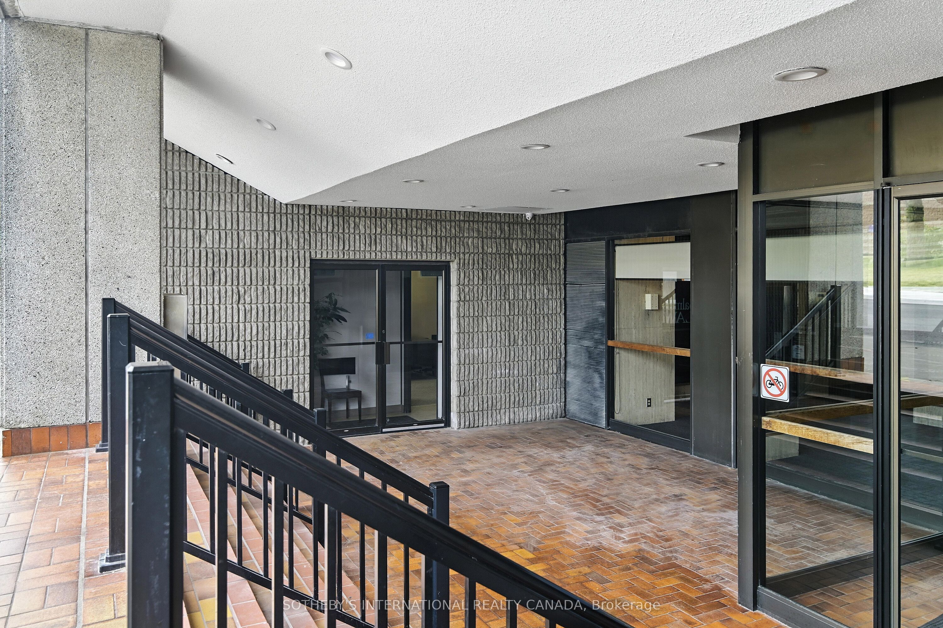55 William Street E 101 Property Photo 2