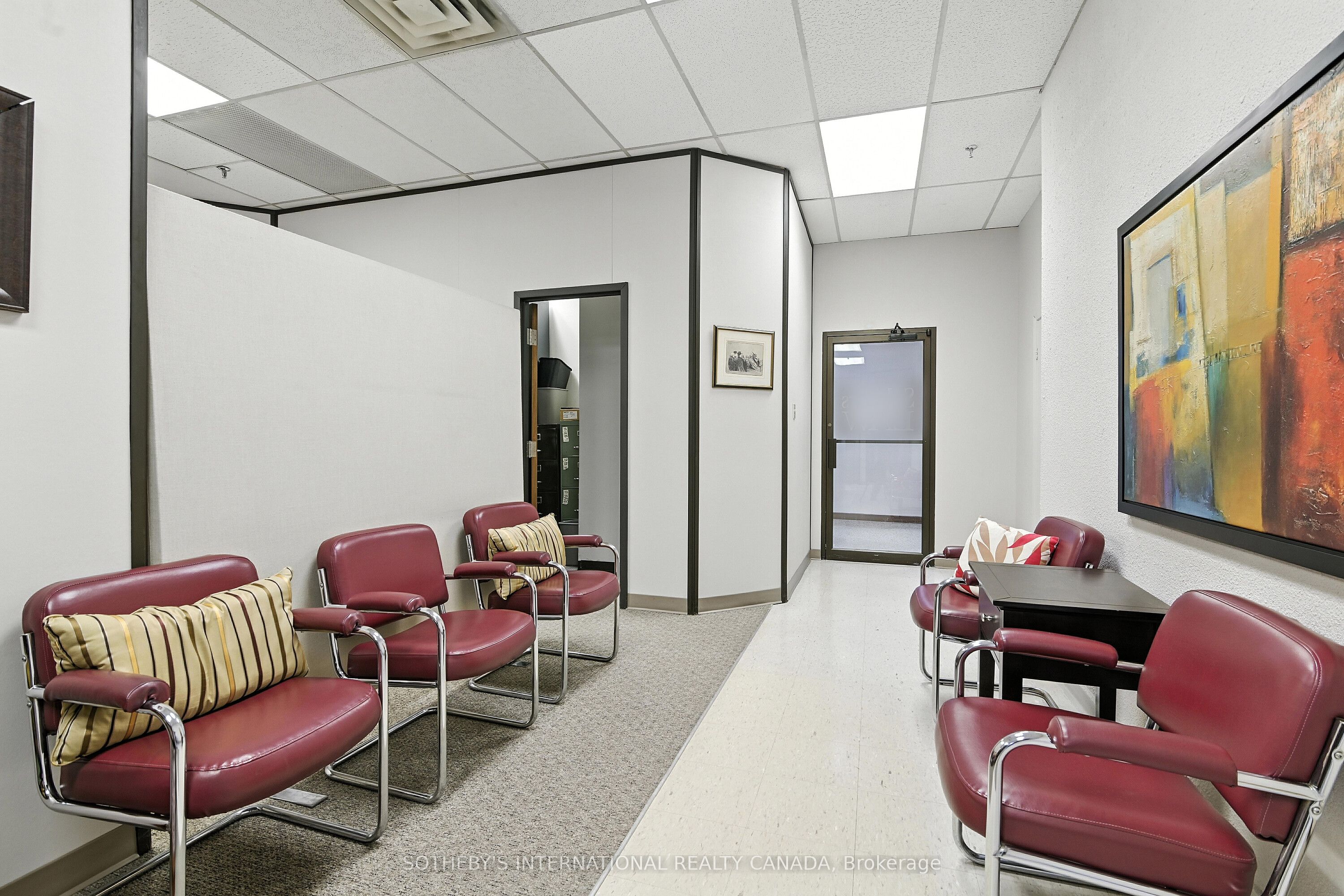 55 William Street E 101 Property Photo 5
