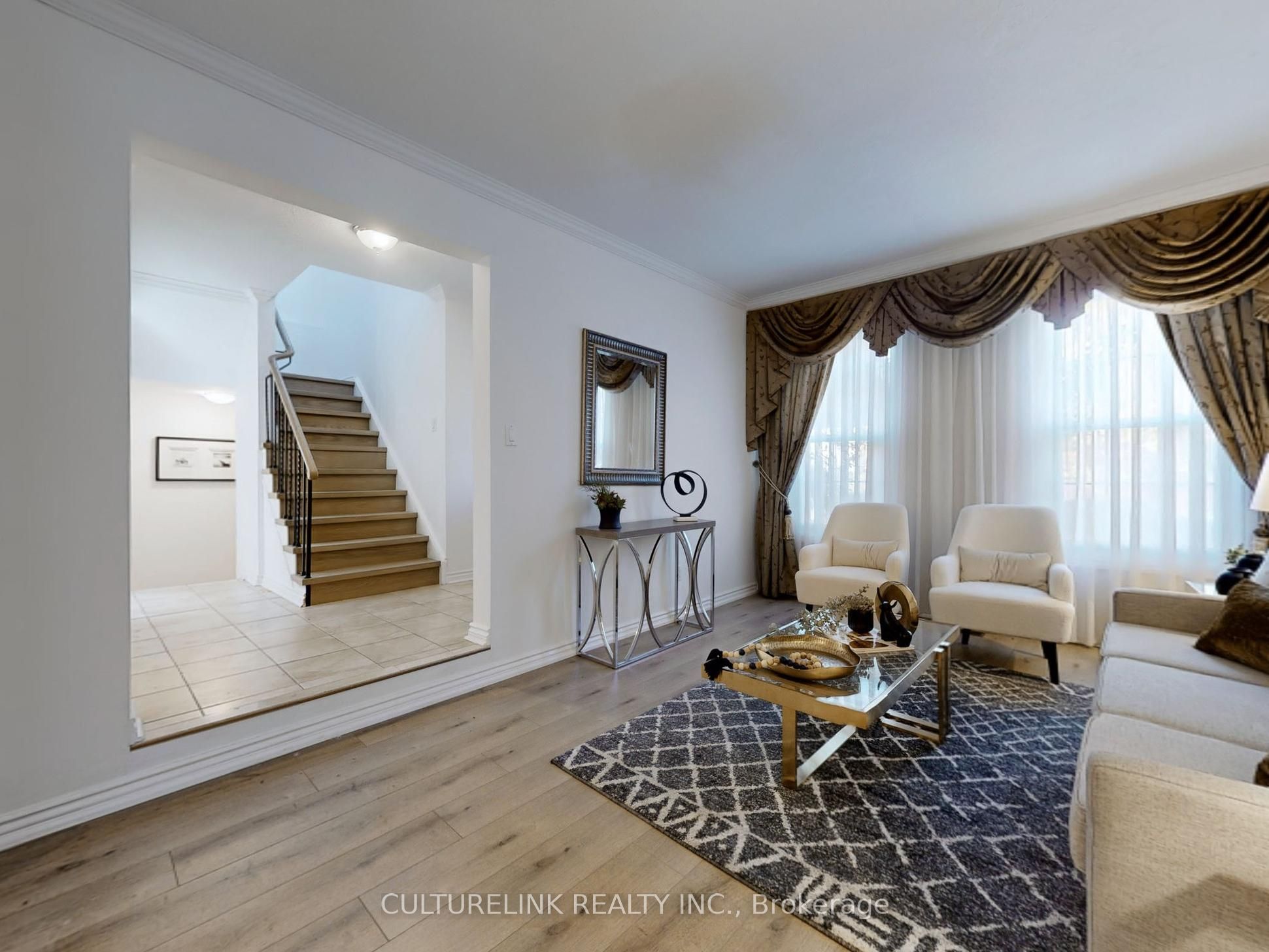 5 Haven Hill Square Property Photo 8
