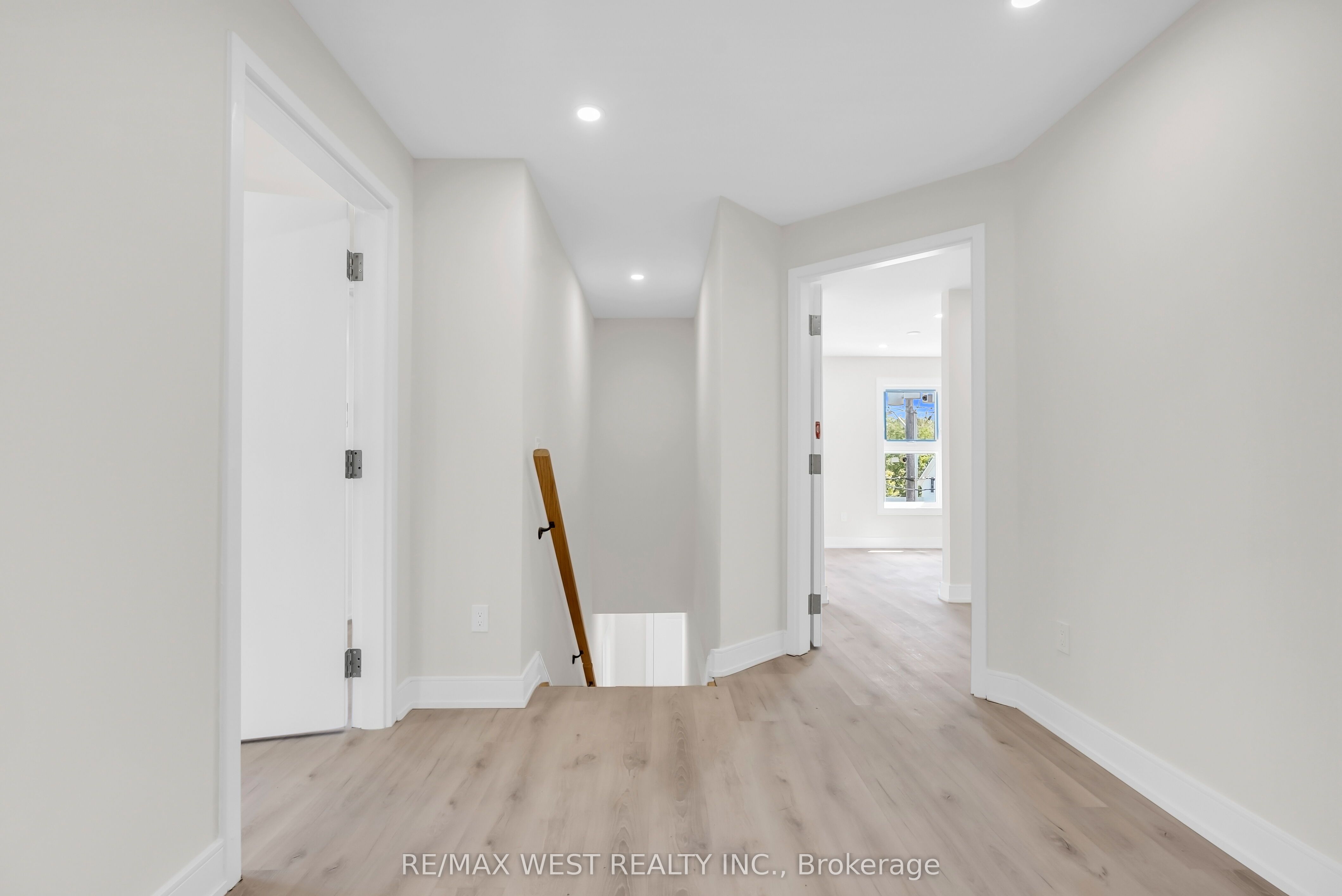 36 Park Road S 4 Property Photo 2