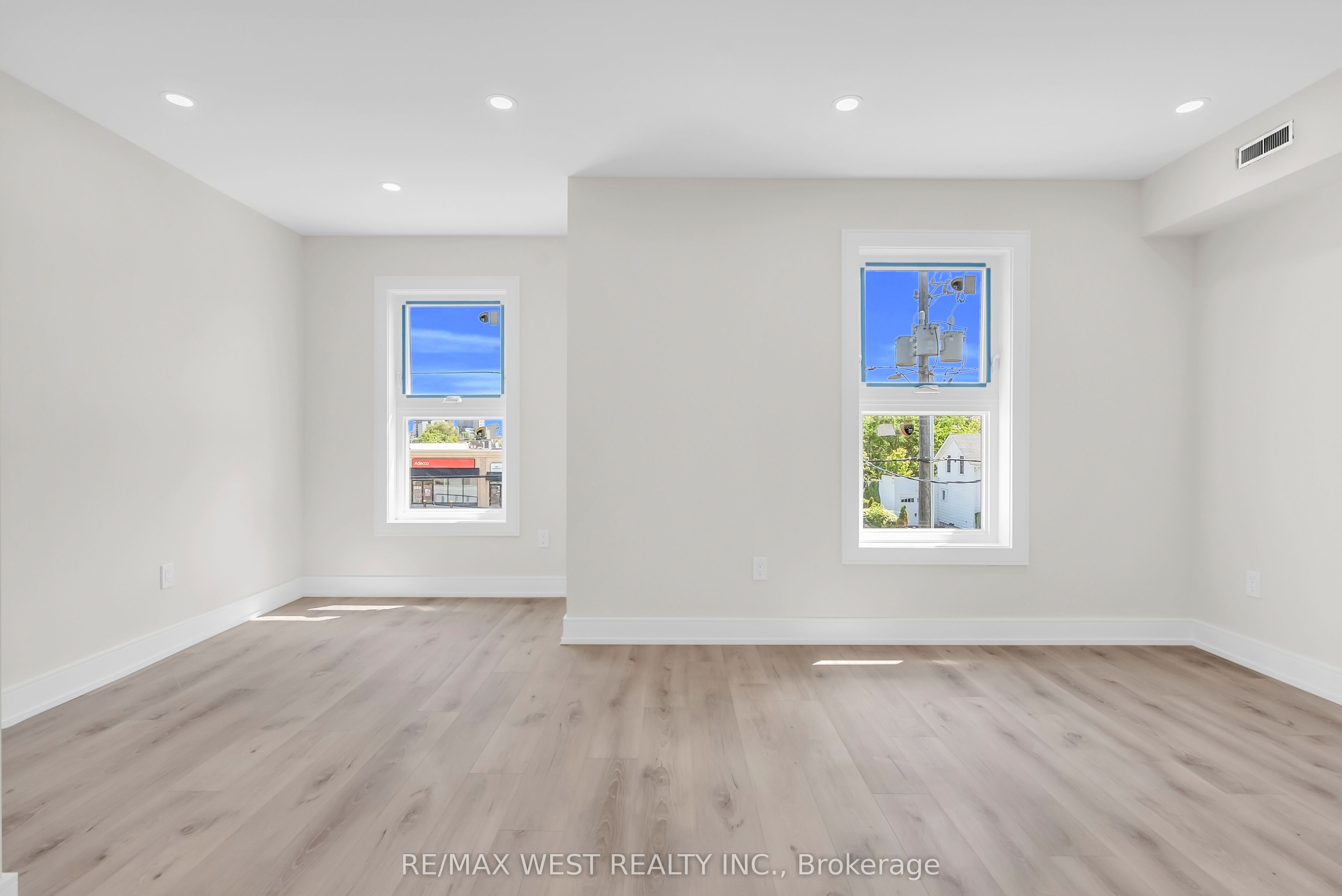 36 Park Road S 4 Property Photo 5