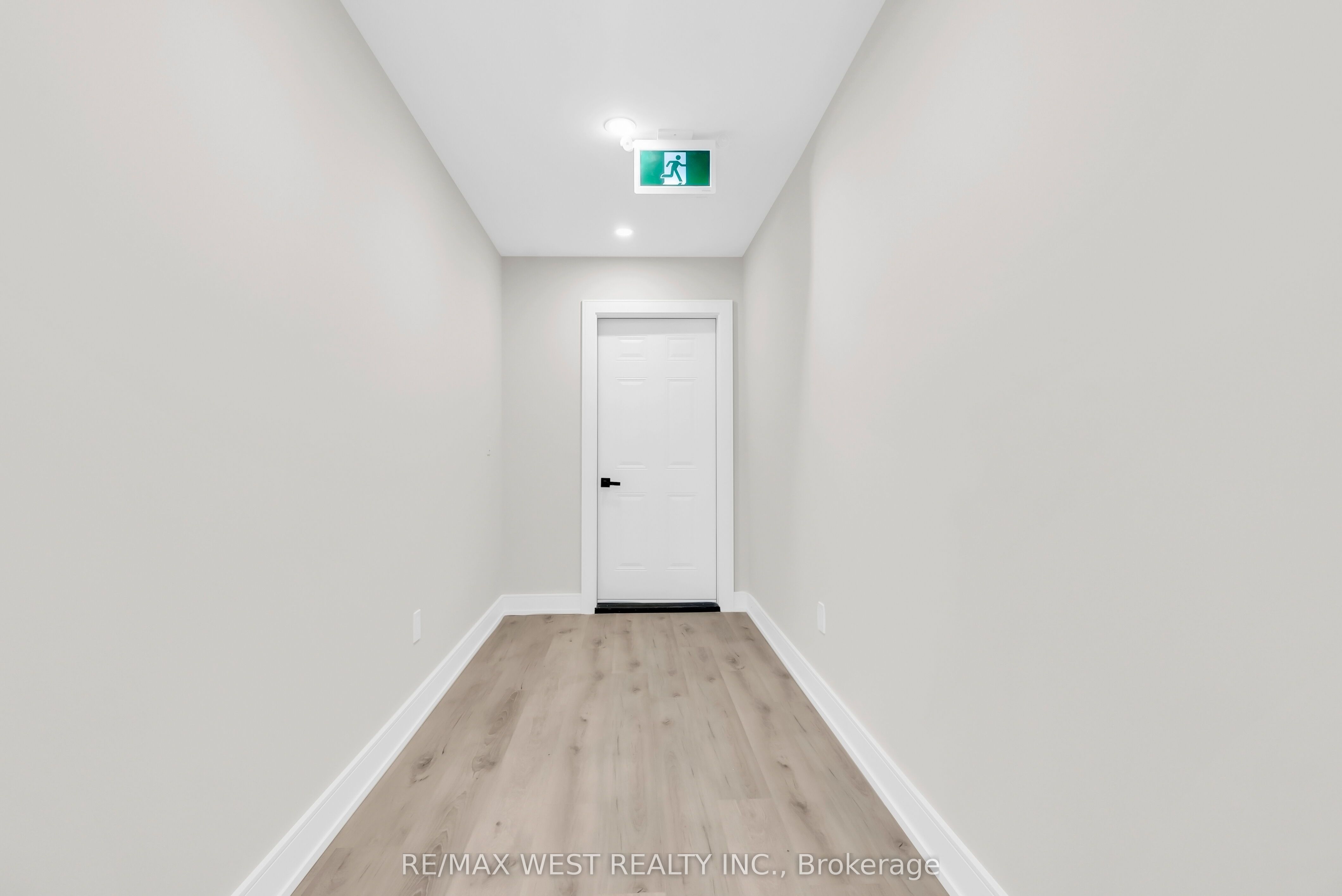 36 Park Road S 4 Property Photo 9