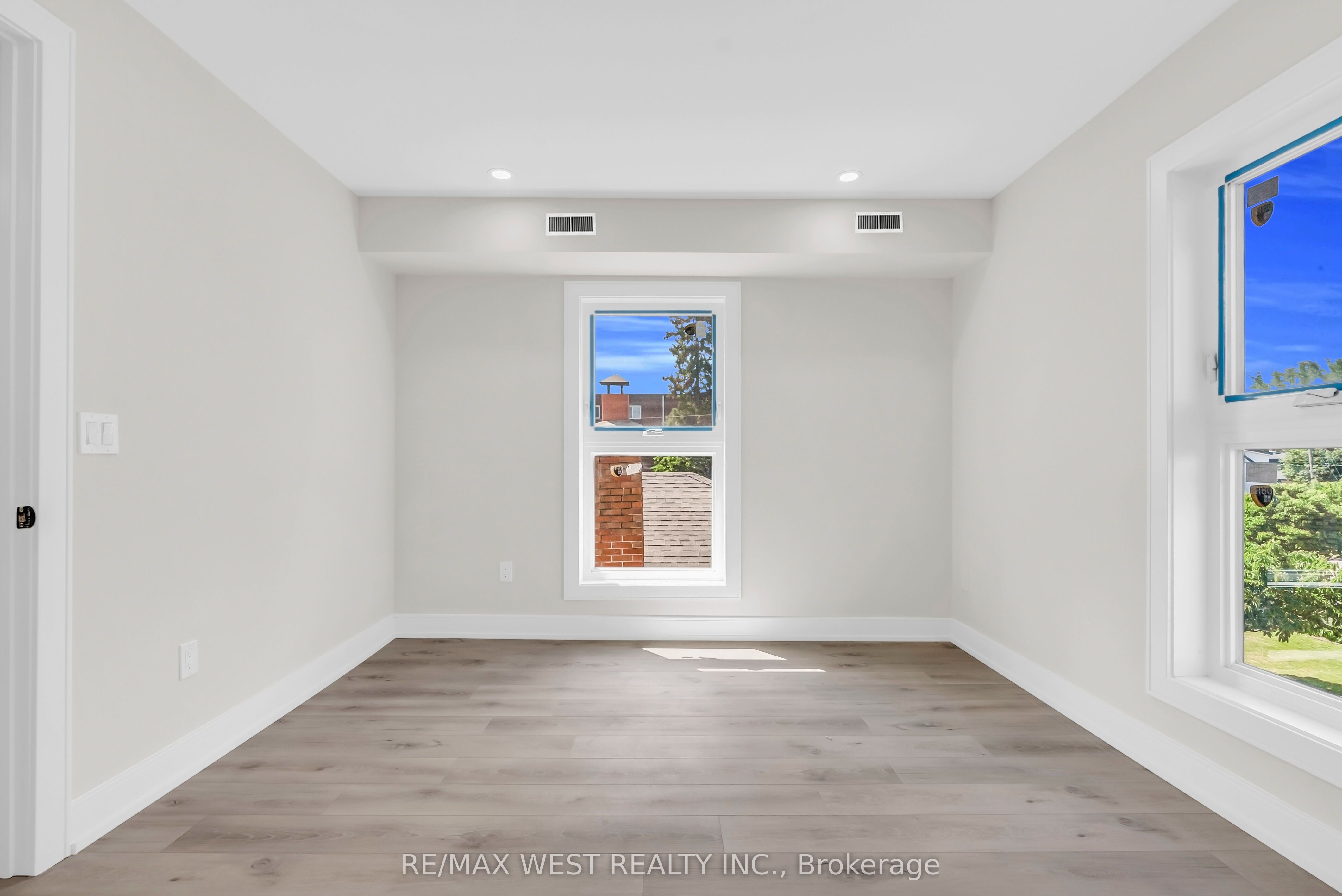 36 Park Road S 4 Property Photo 10