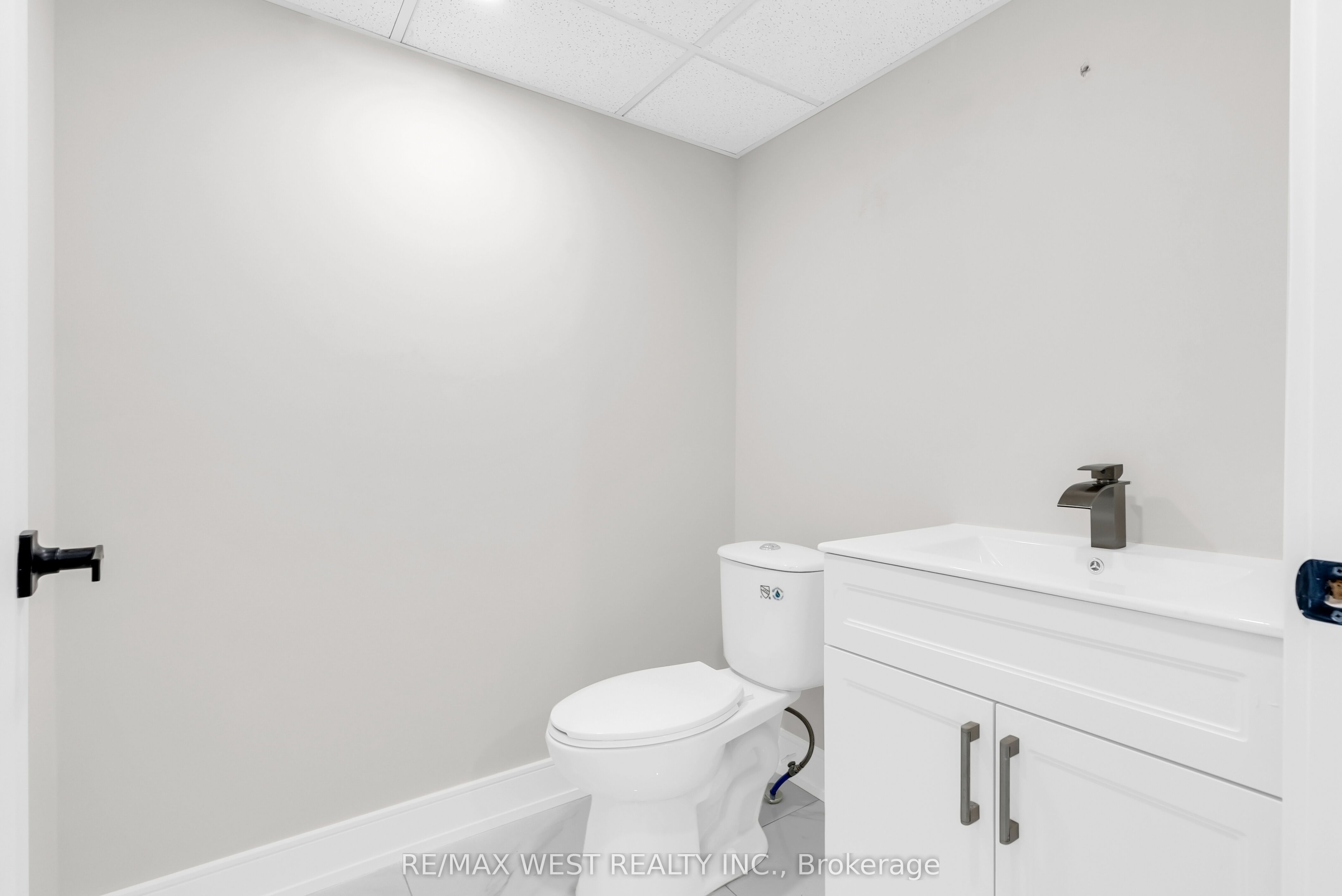 36 Park Road S 4 Property Photo 11