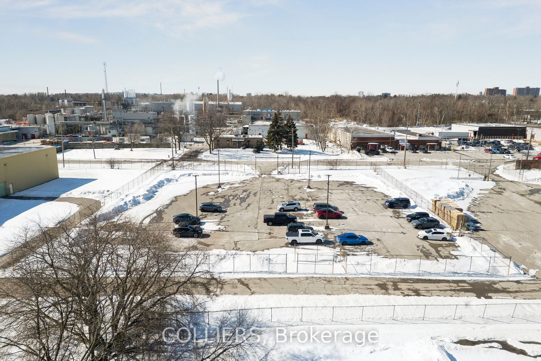 595* Coronation Drive Property Photo 9