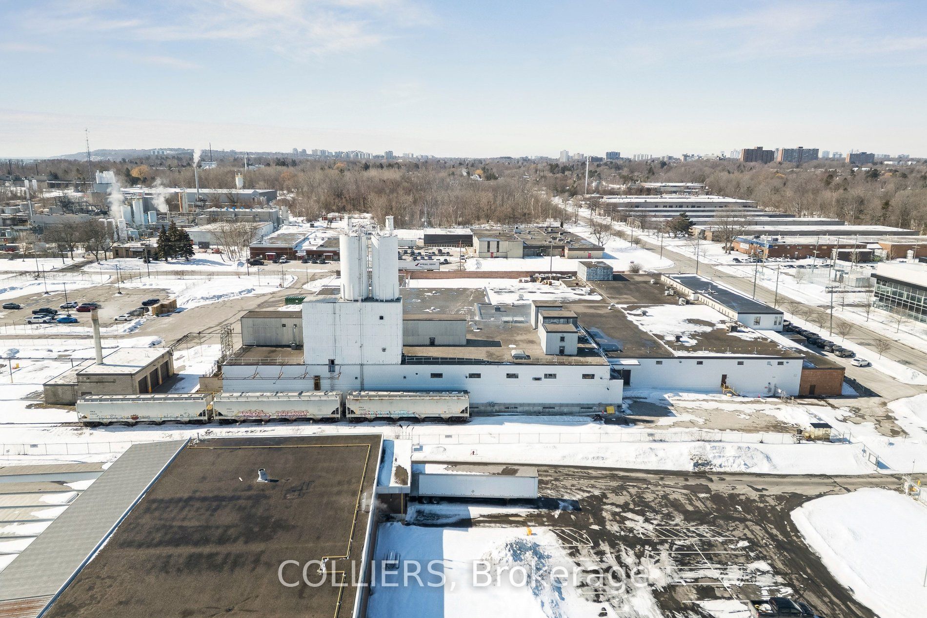 595* Coronation Drive Property Photo 11