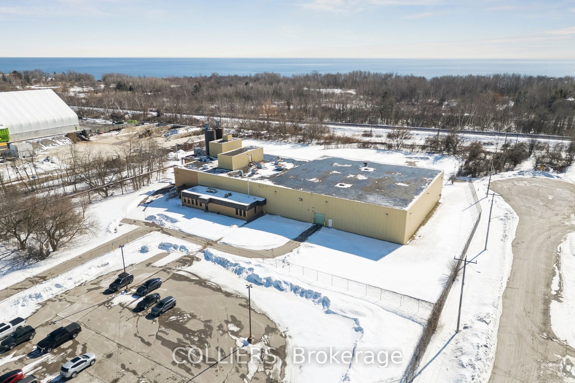 595* Coronation Drive Property Photo 14