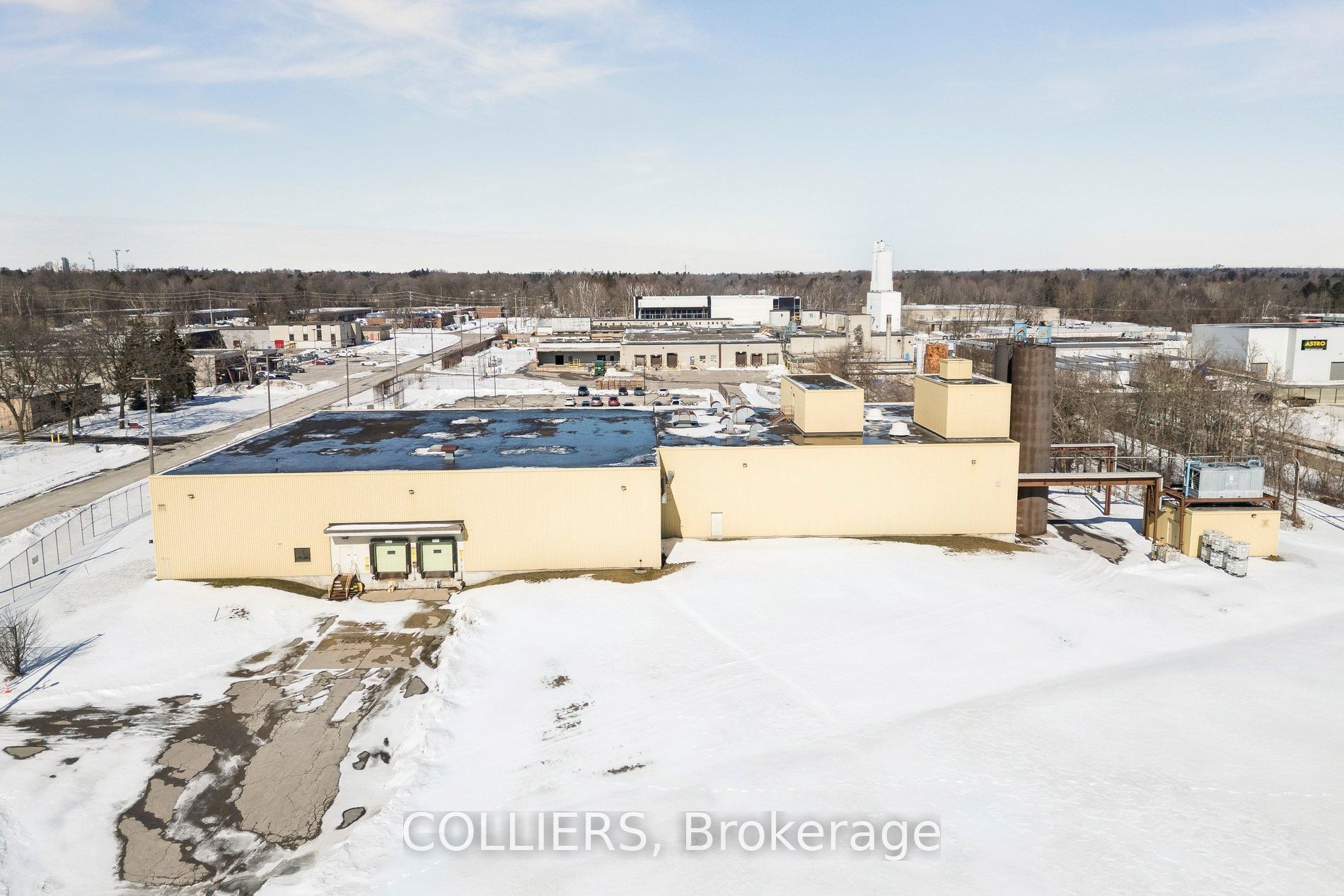 595* Coronation Drive Property Photo 16