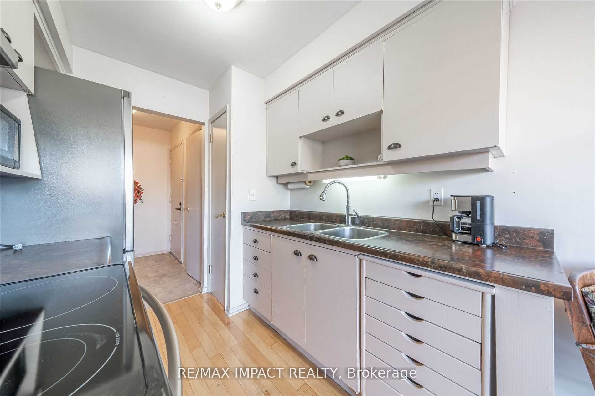 33 Taunton Road E 28 Property Photo 9