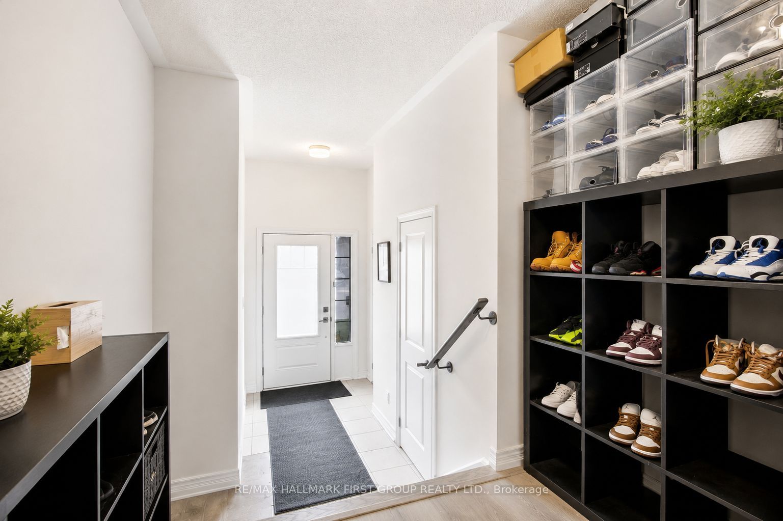 2019 Cameron Lott Crescent Property Photo 2