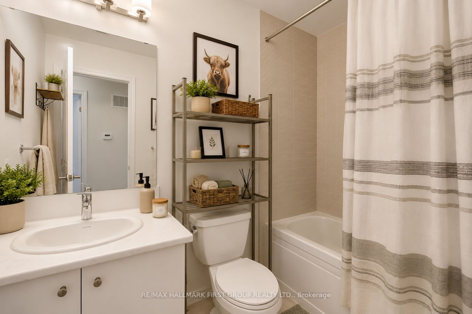 2019 Cameron Lott Crescent Property Photo 3
