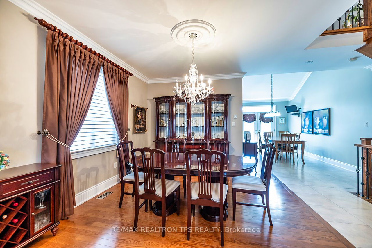 25 Leafield Drive Property Photo 5