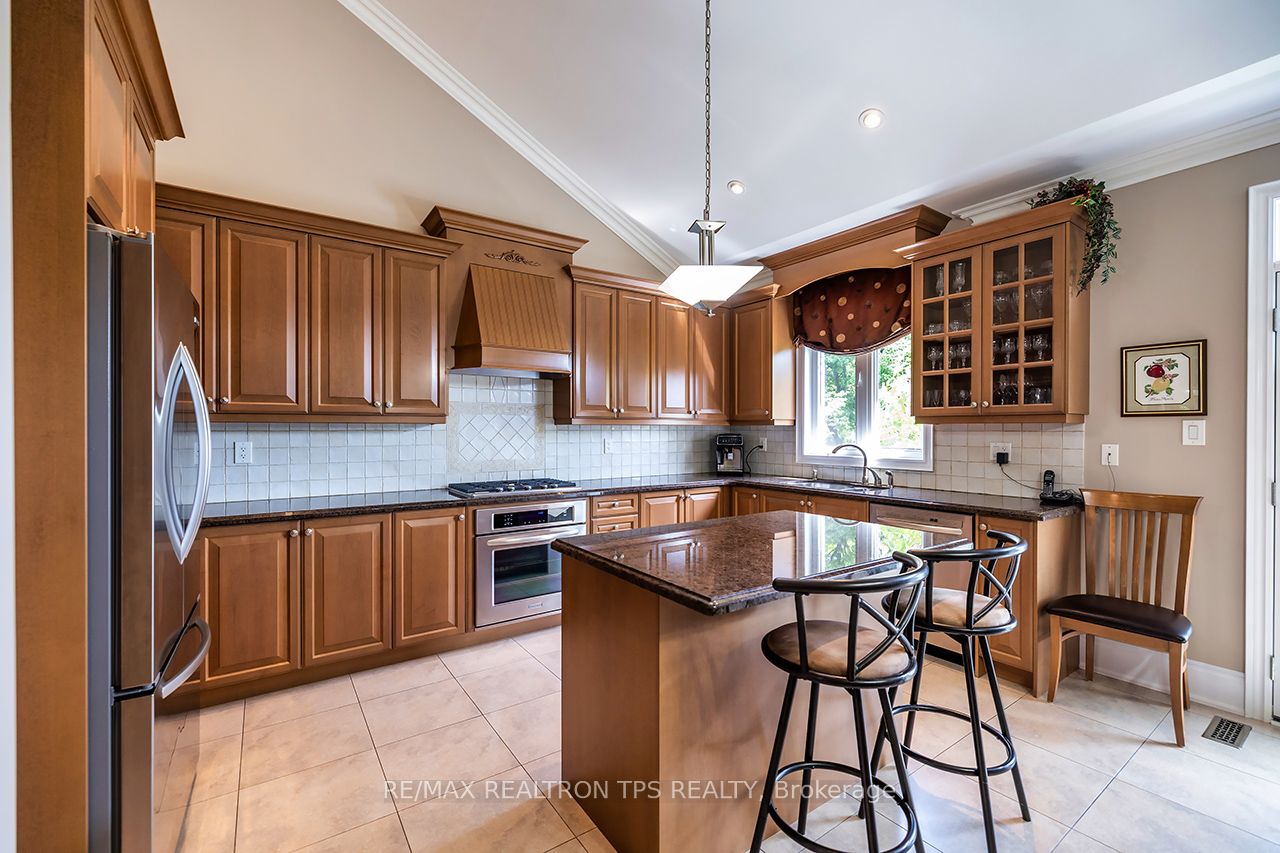 25 Leafield Drive Property Photo 8