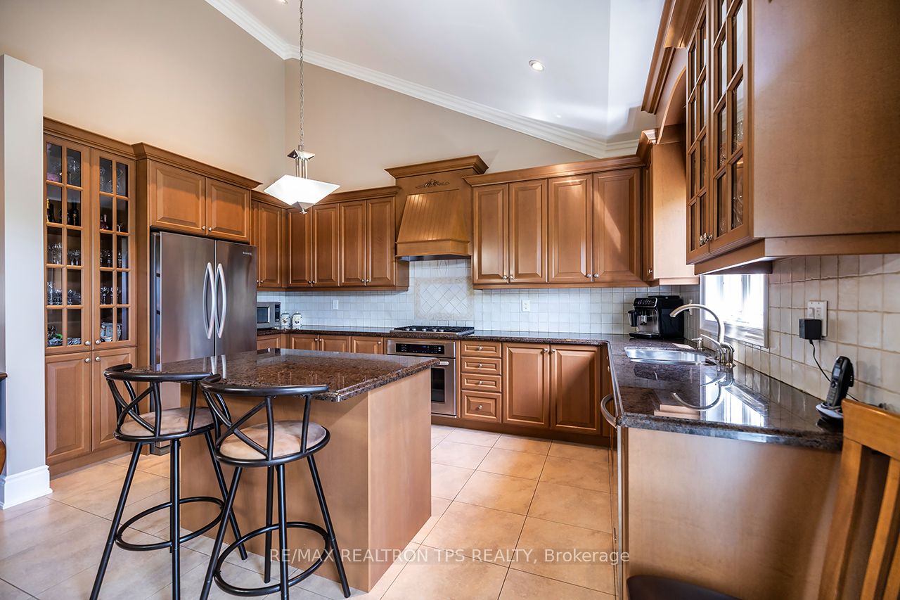 25 Leafield Drive Property Photo 9