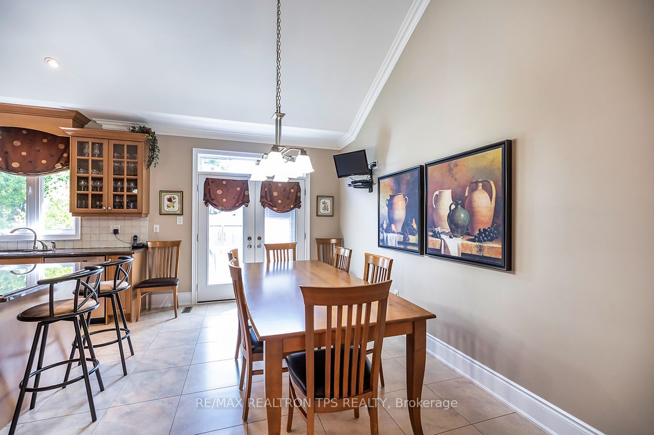 25 Leafield Drive Property Photo 10