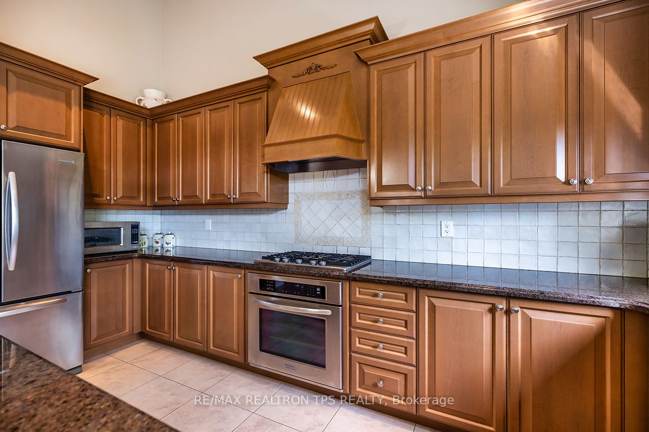 25 Leafield Drive Property Photo 12