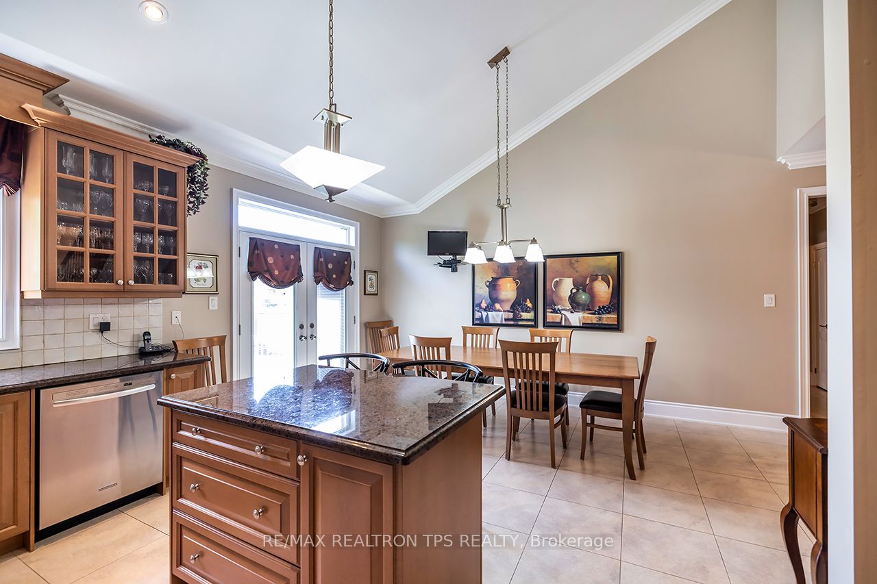 25 Leafield Drive Property Photo 14