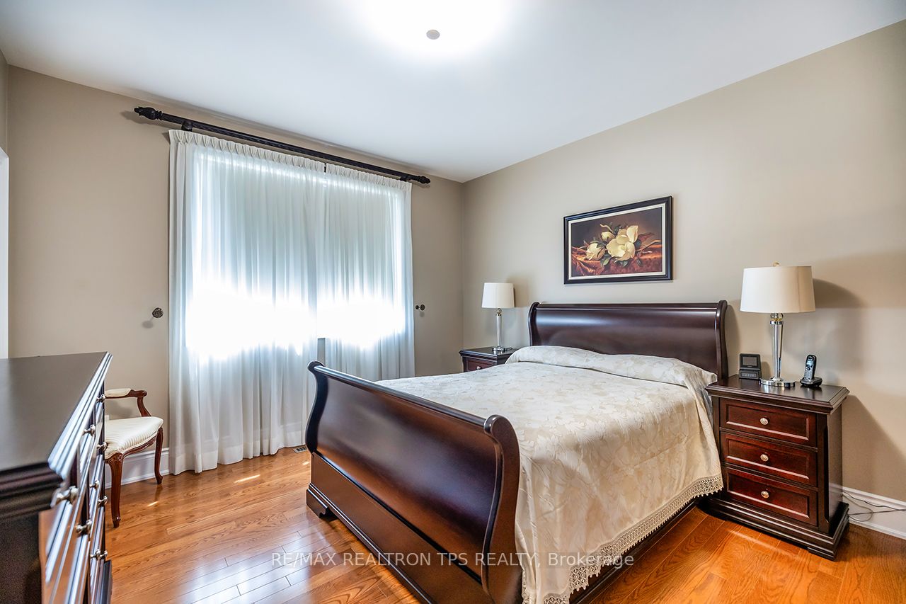 25 Leafield Drive Property Photo 15
