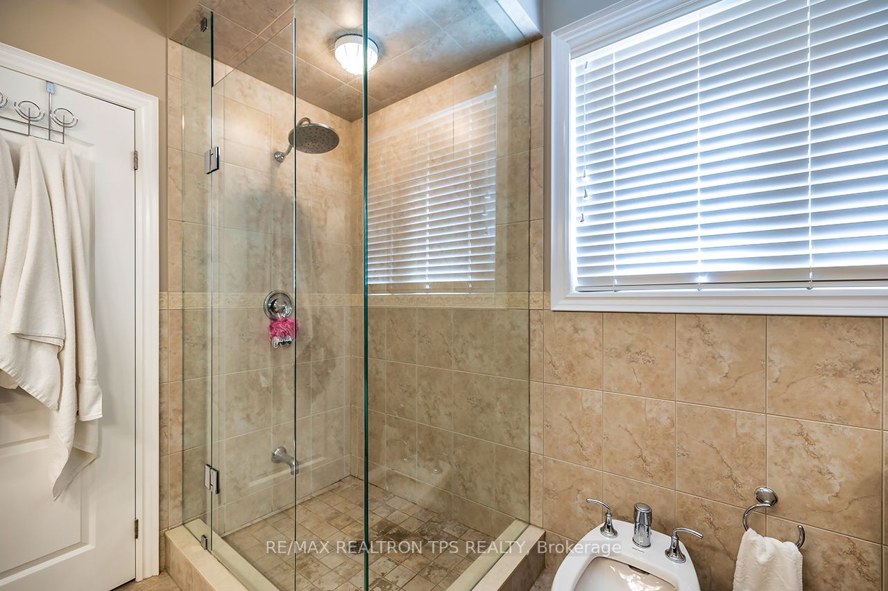 25 Leafield Drive Property Photo 18