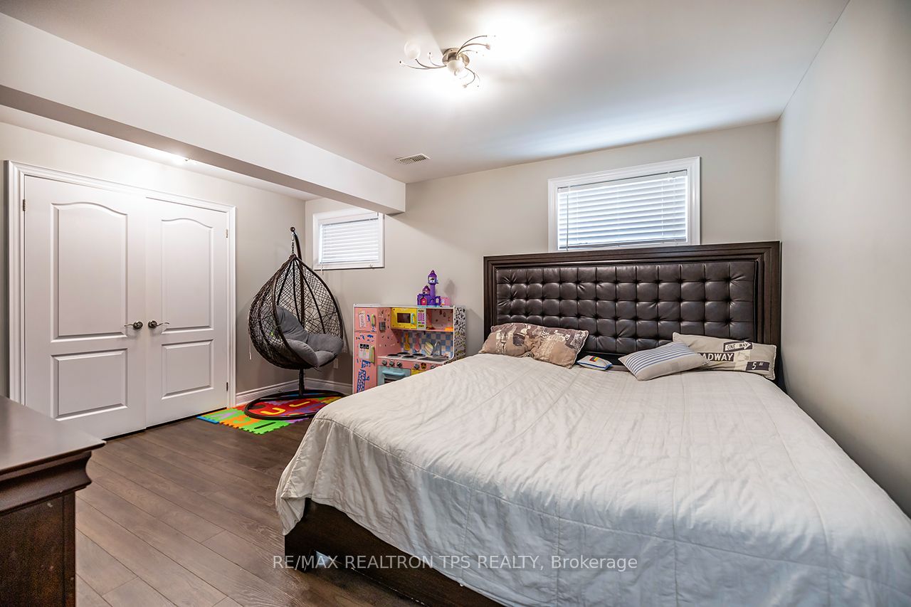 25 Leafield Drive Property Photo 32
