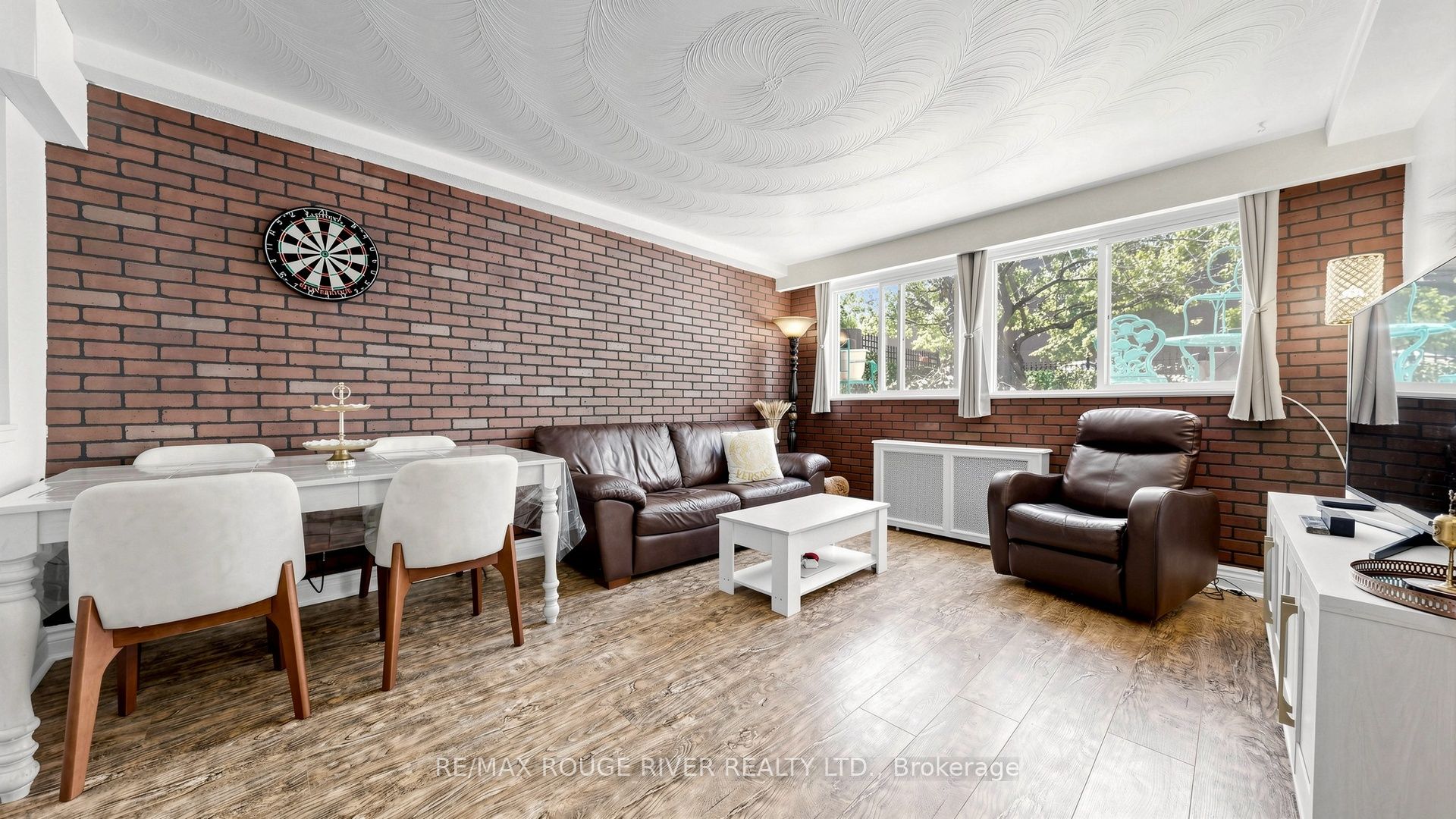 263 Oak Park Avenue Property Photo 3