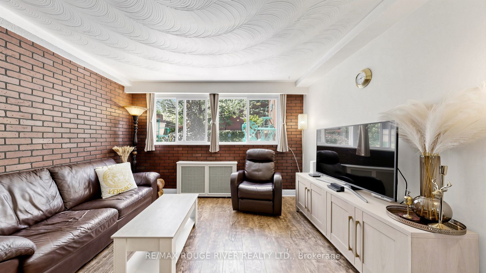263 Oak Park Avenue Property Photo 4