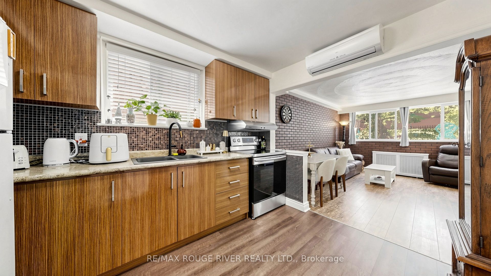 263 Oak Park Avenue Property Photo 7