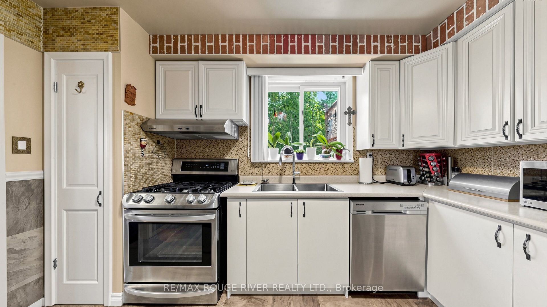 263 Oak Park Avenue Property Photo 21