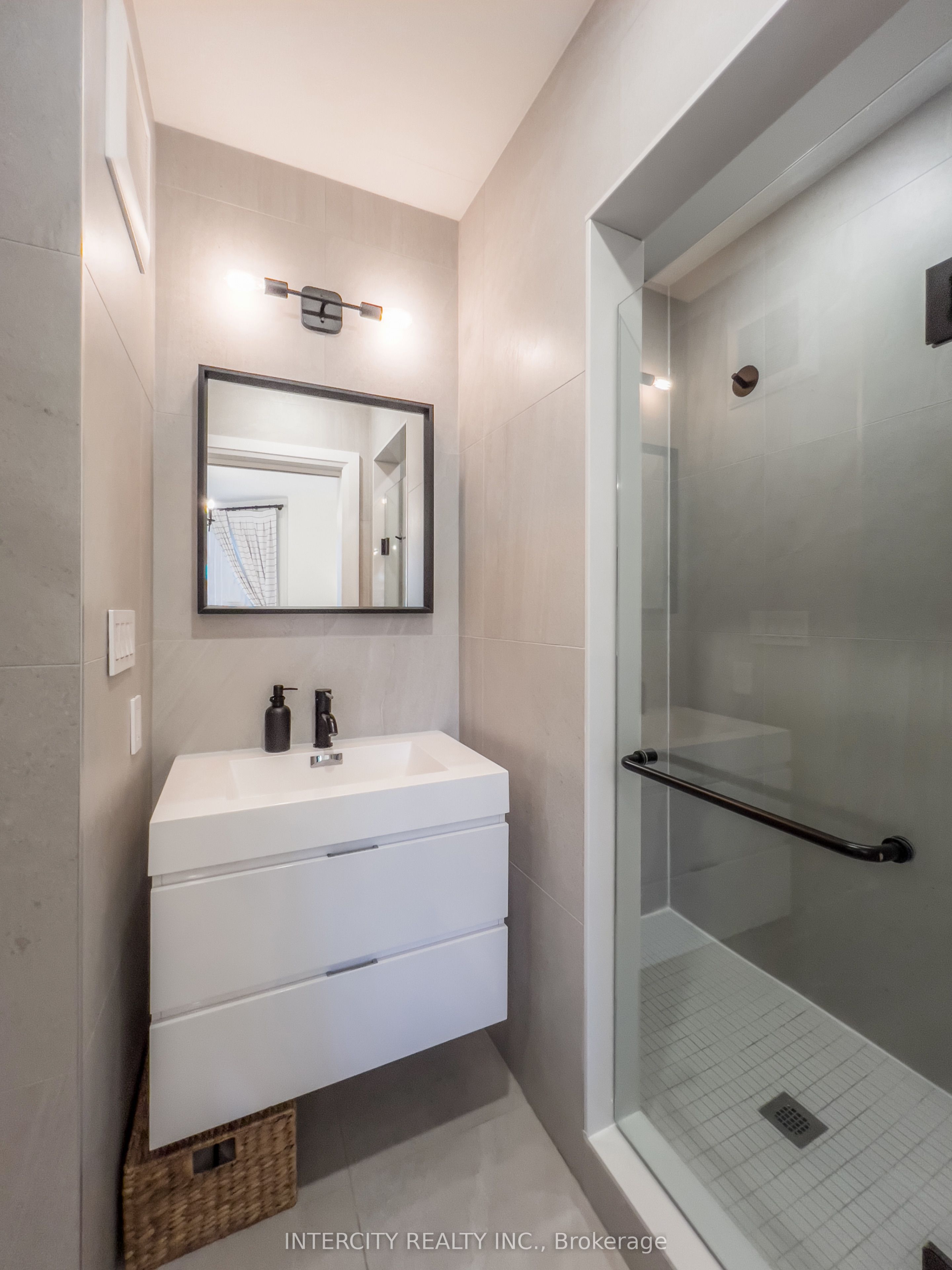 92 Dagmar Avenue Property Photo 16