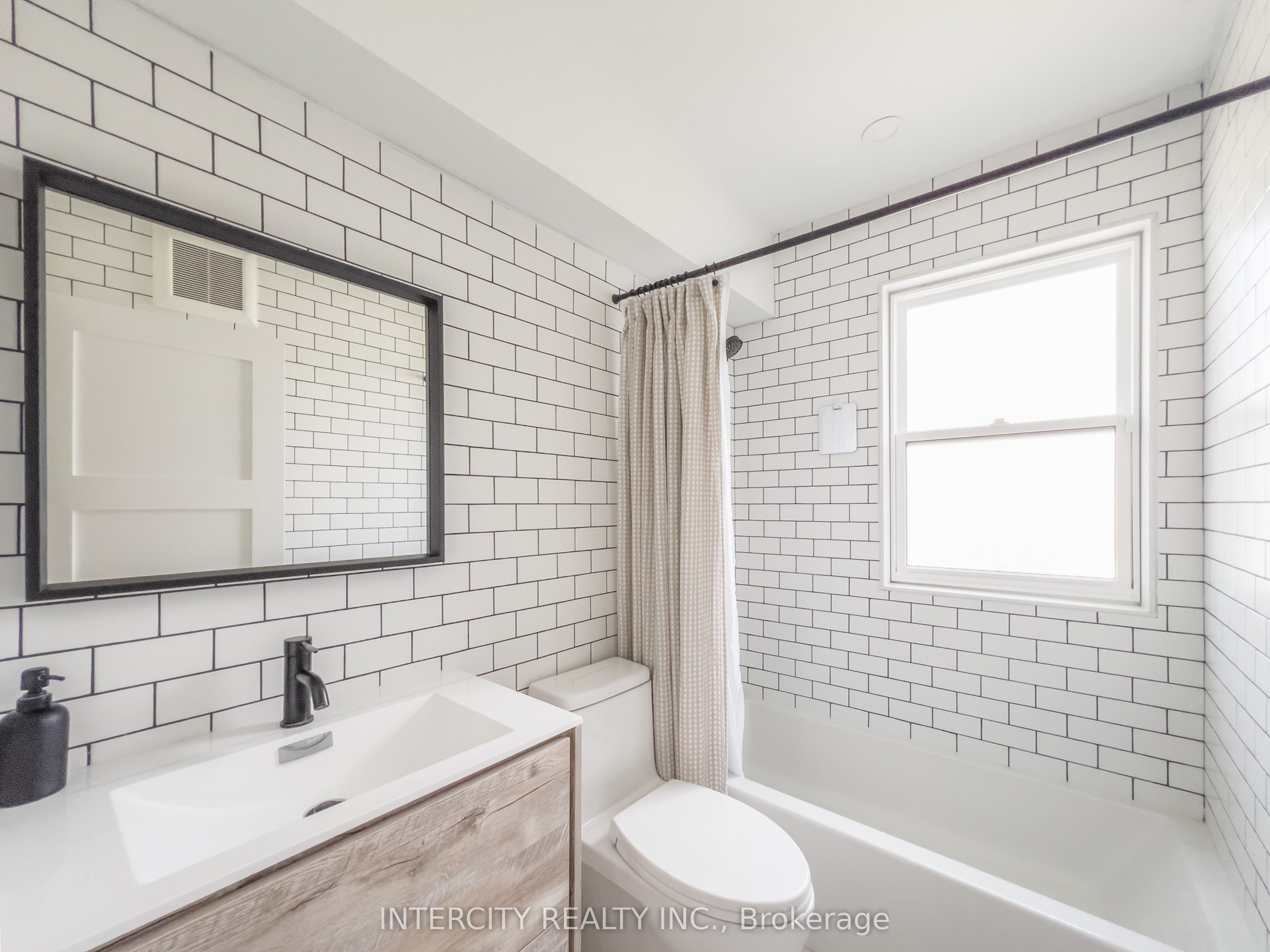 92 Dagmar Avenue Property Photo 17