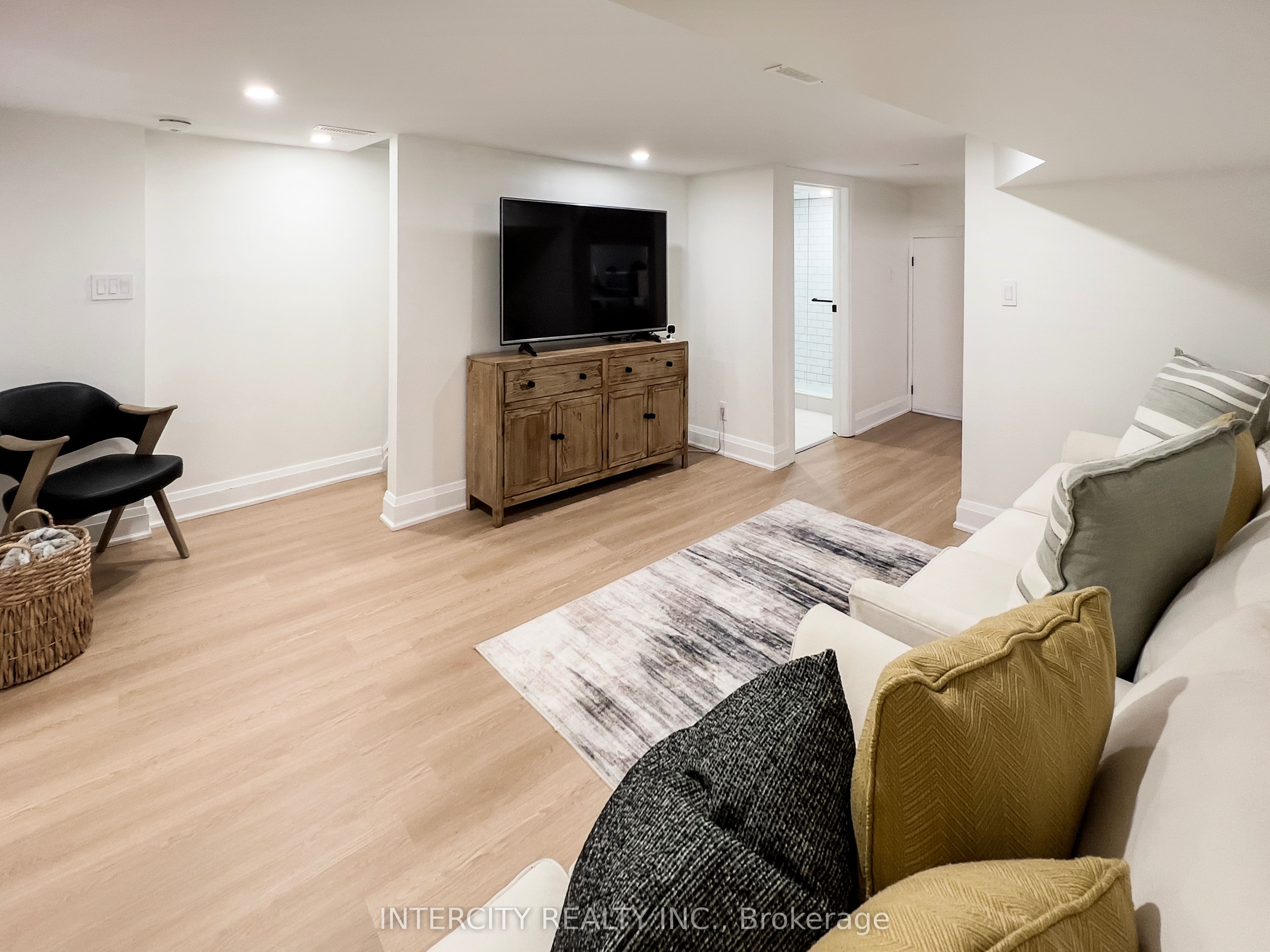 92 Dagmar Avenue Property Photo 19