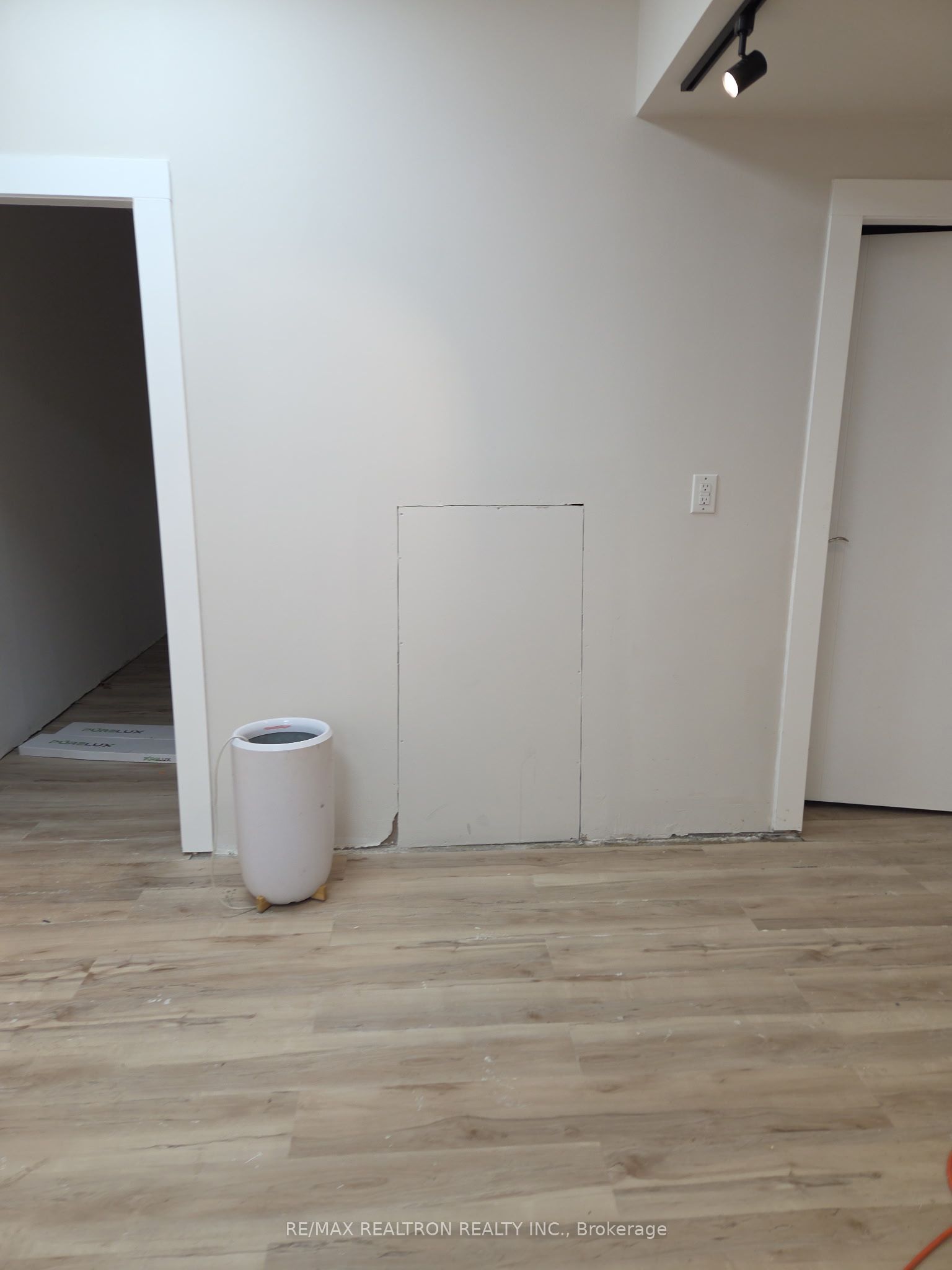 1188 Danforth Avenue 1 Property Photo 6