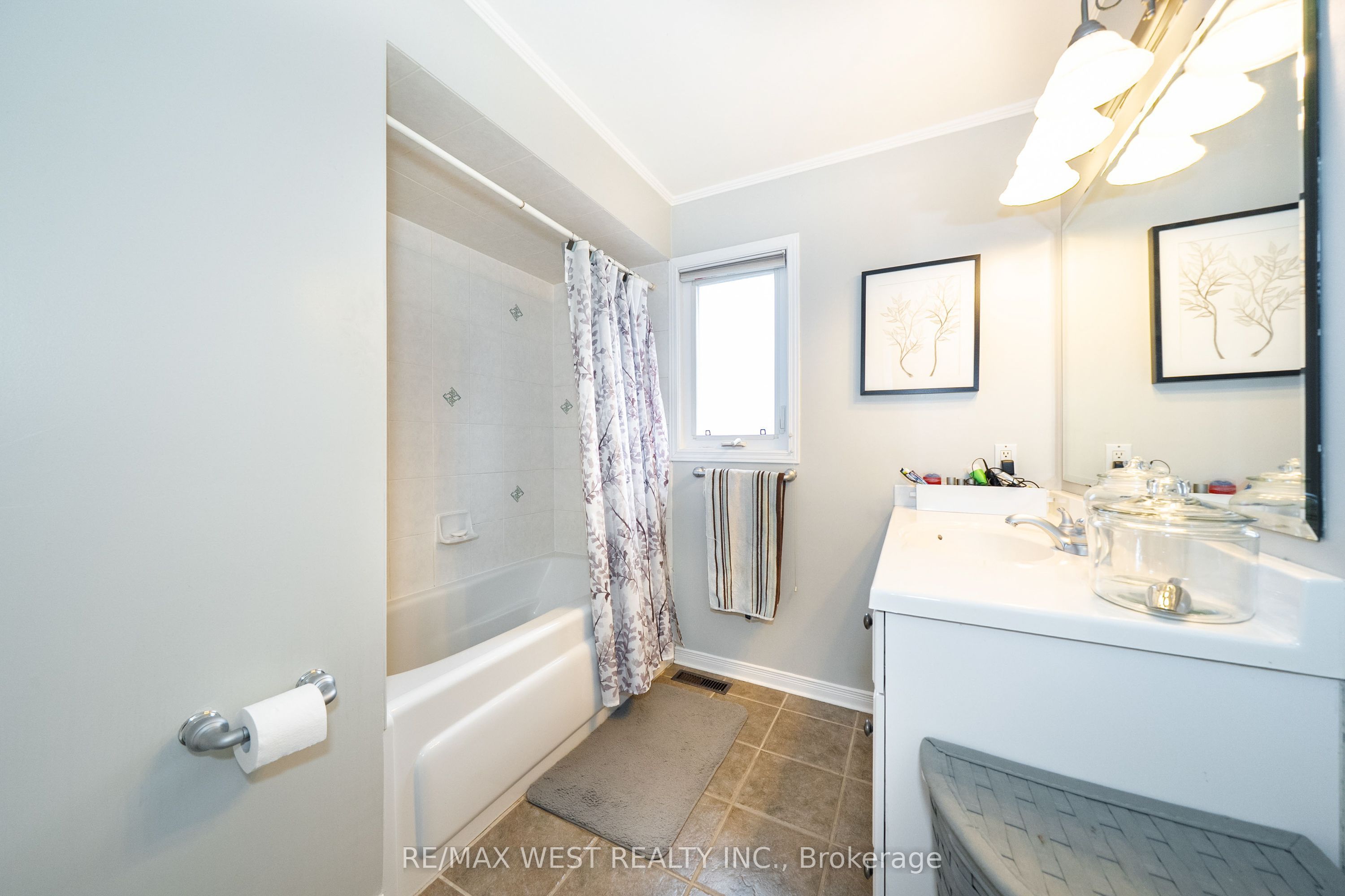 6 Hawkins Crescent Property Photo 9