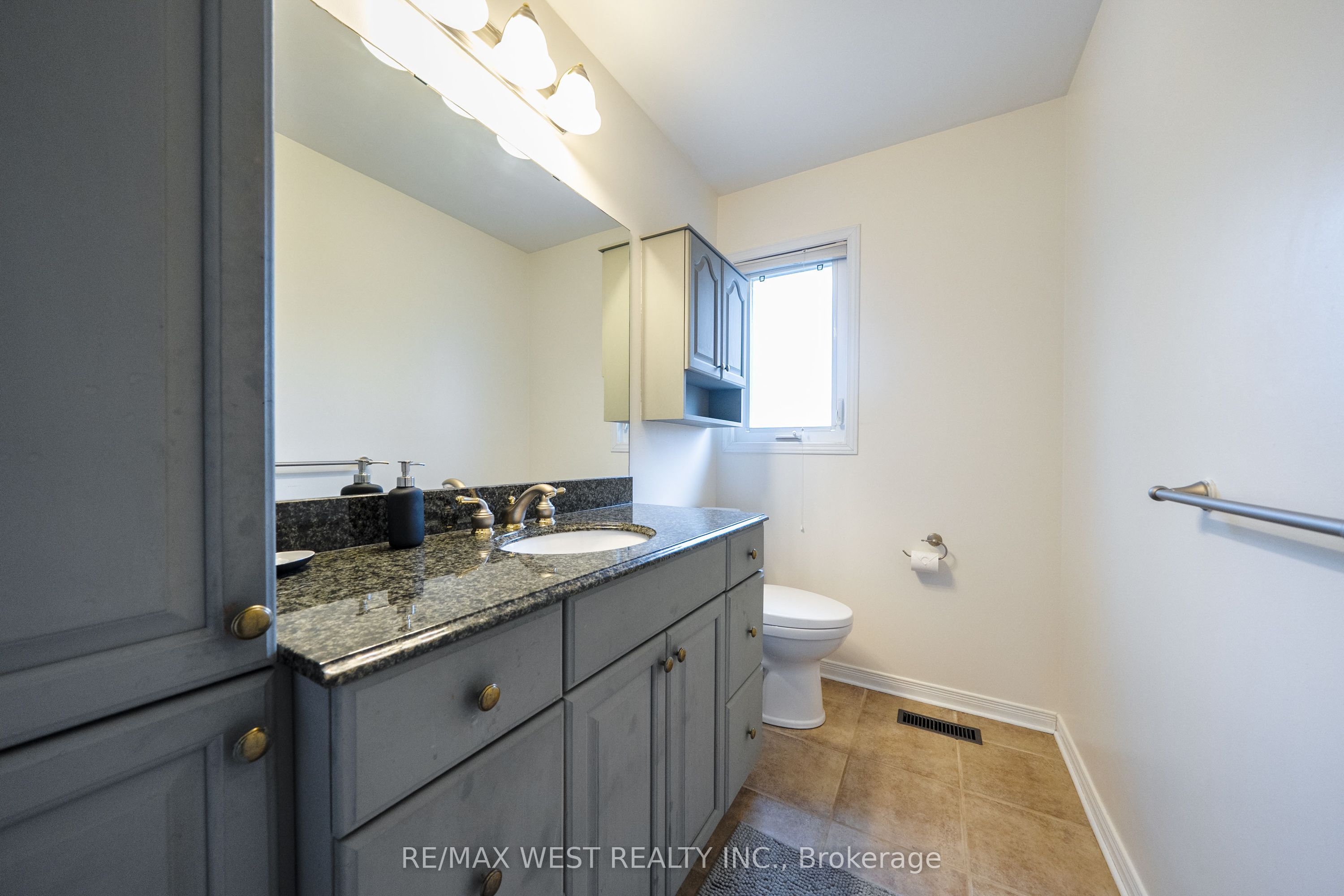 6 Hawkins Crescent Property Photo 12