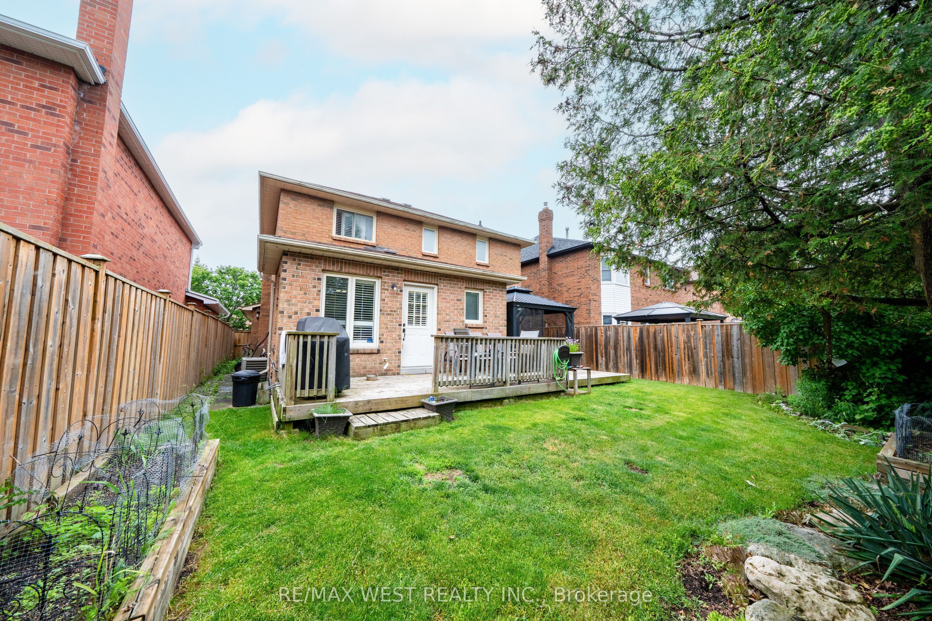 6 Hawkins Crescent Property Photo 17