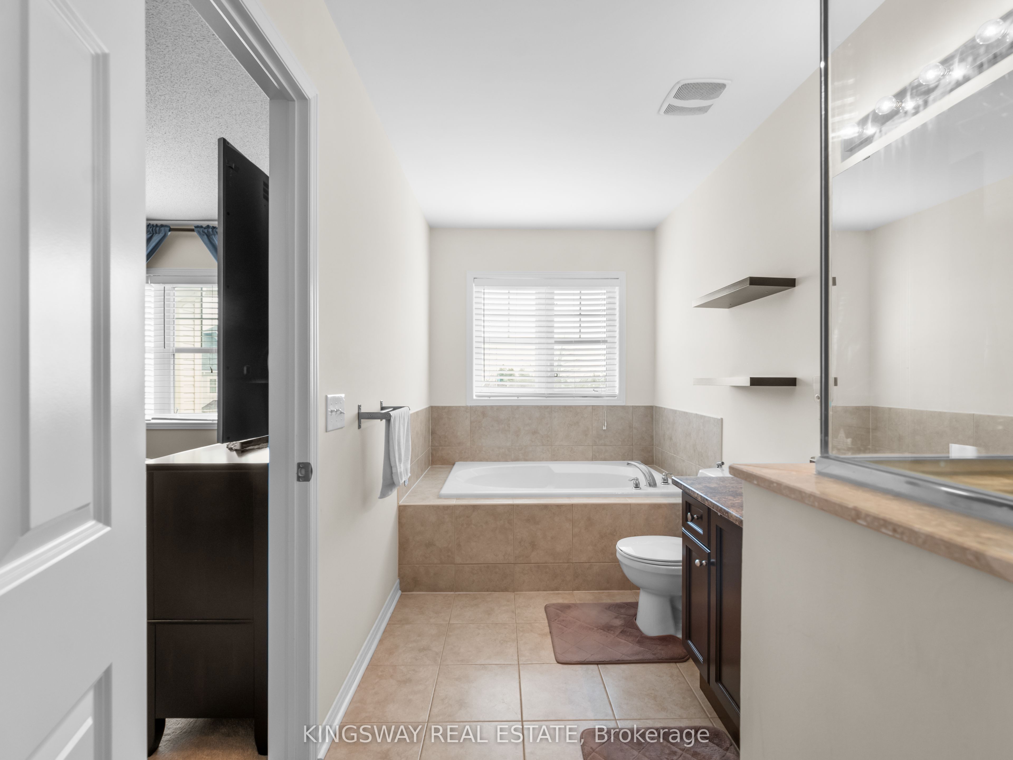 57 Harbourside Drive Property Photo 13