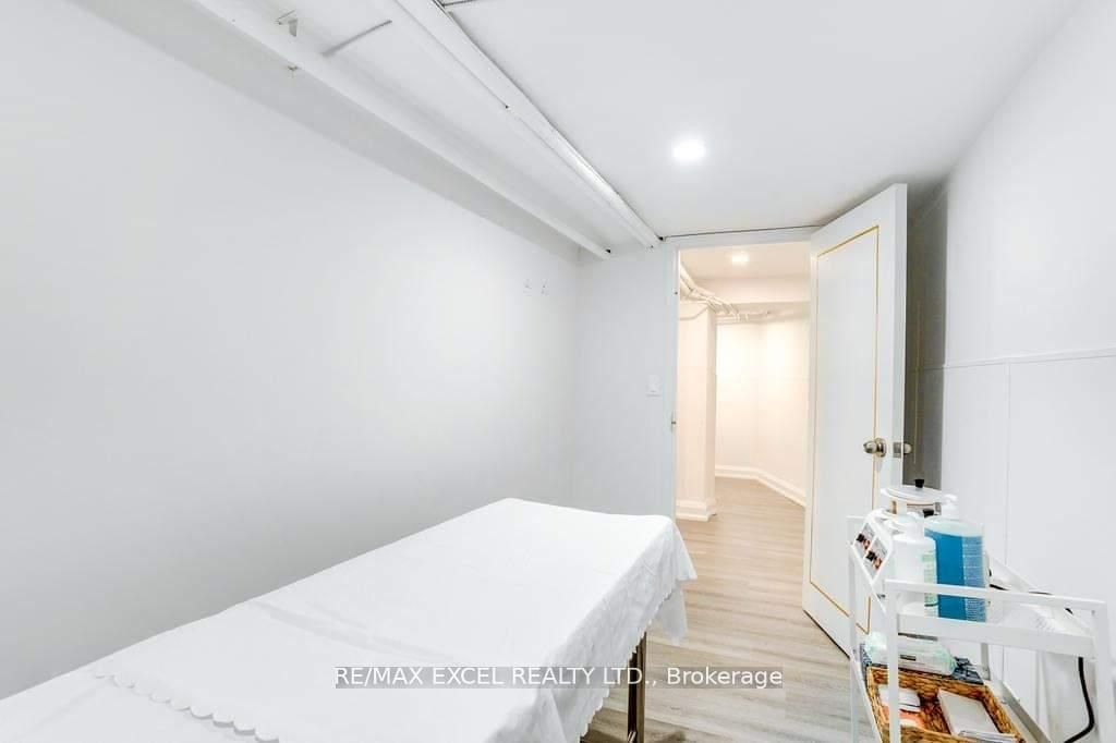 1883 Queen Street E Property Photo 12