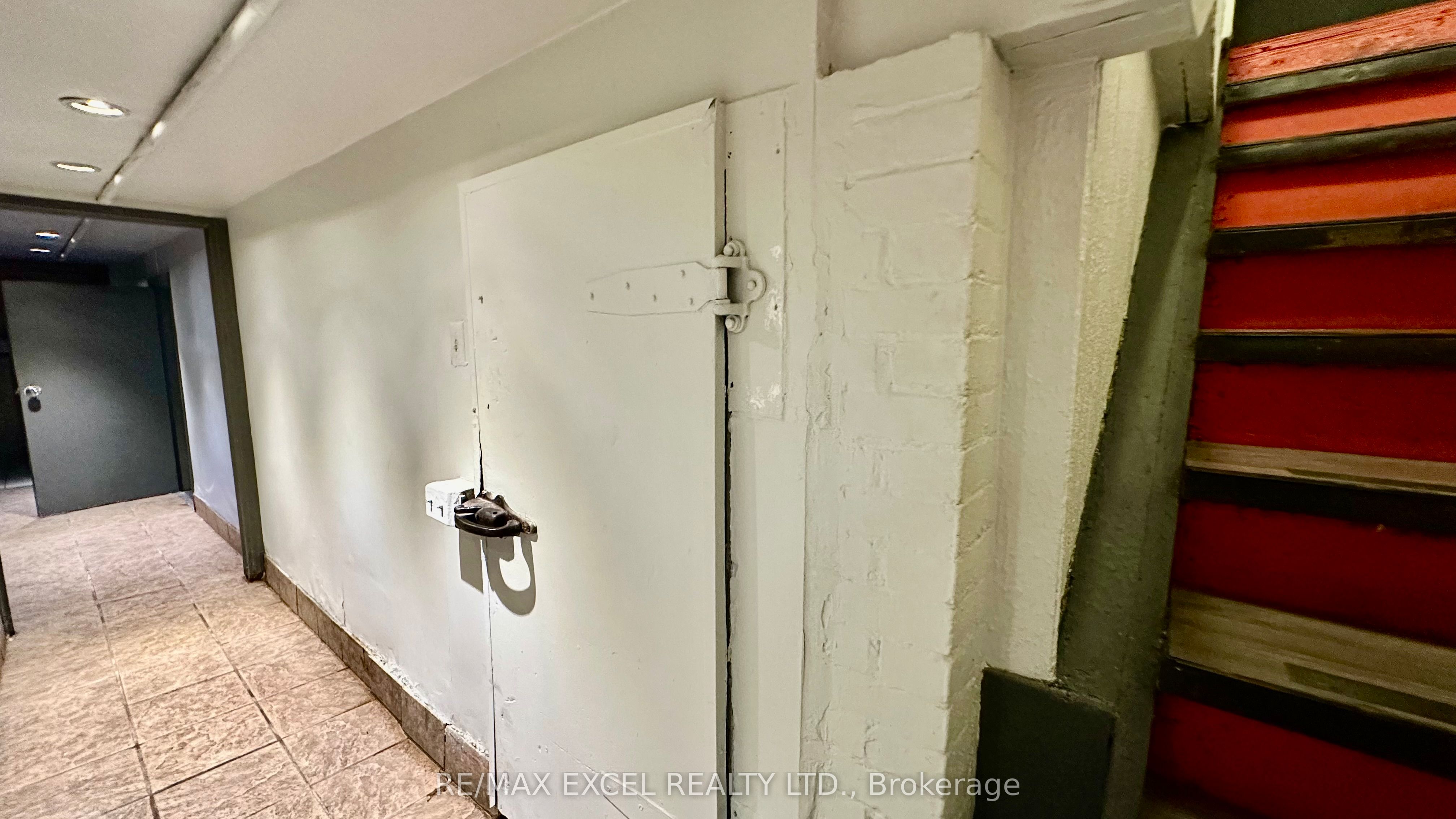 1201 Broadview Avenue Property Photo 9