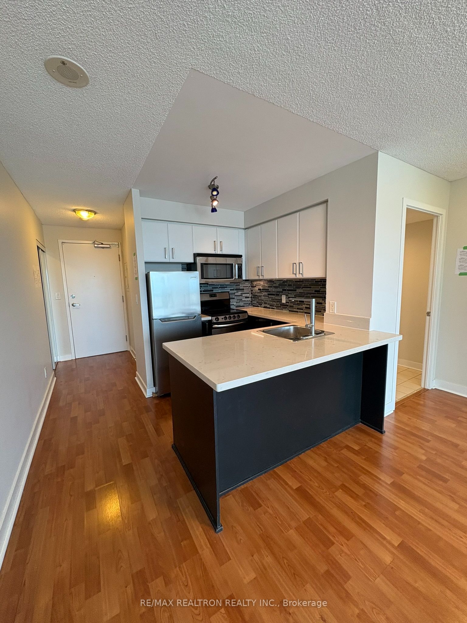 38 Lee Centre Drive 1502