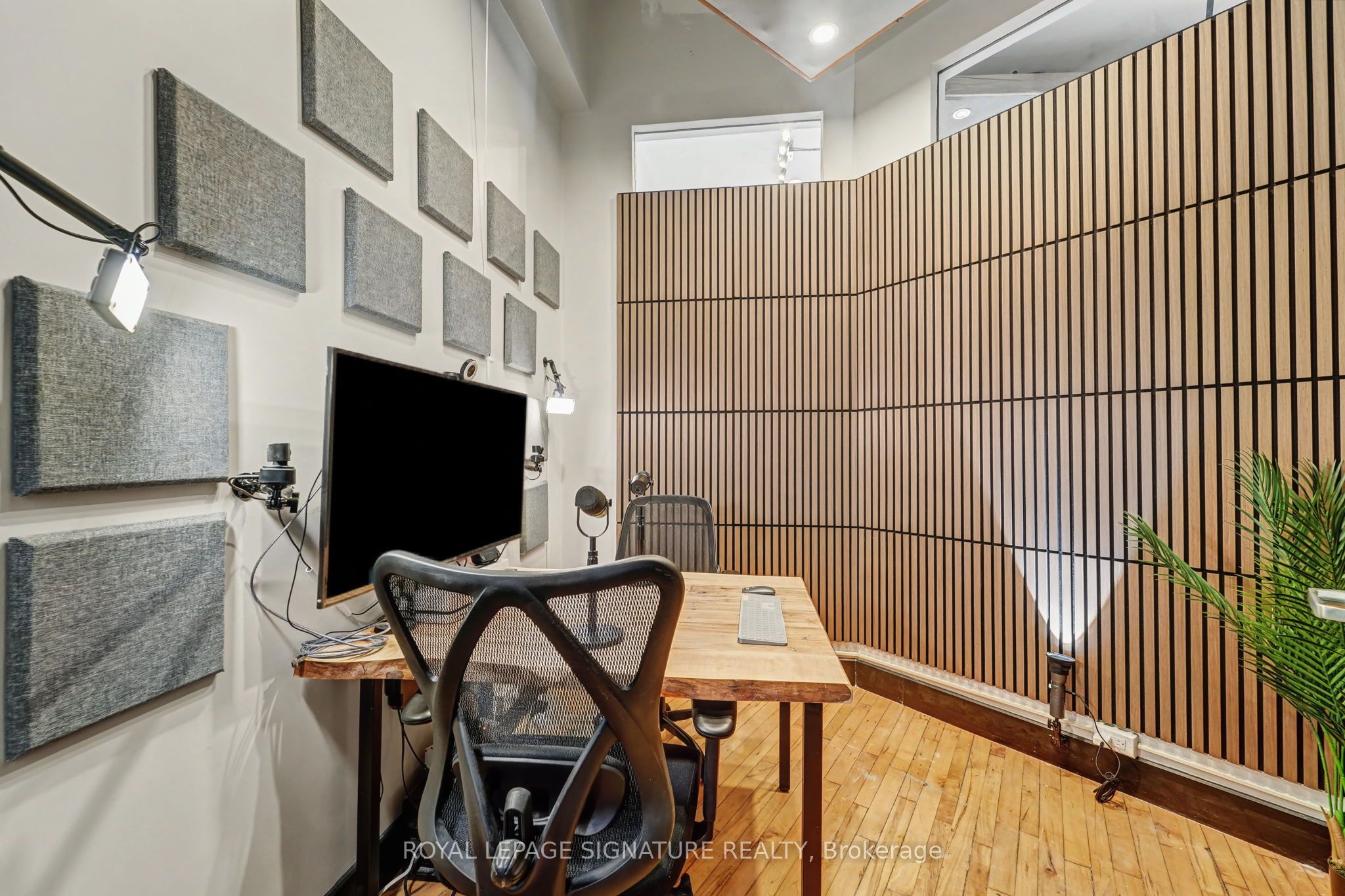 259 Danforth Avenue Office D Property Photo 12