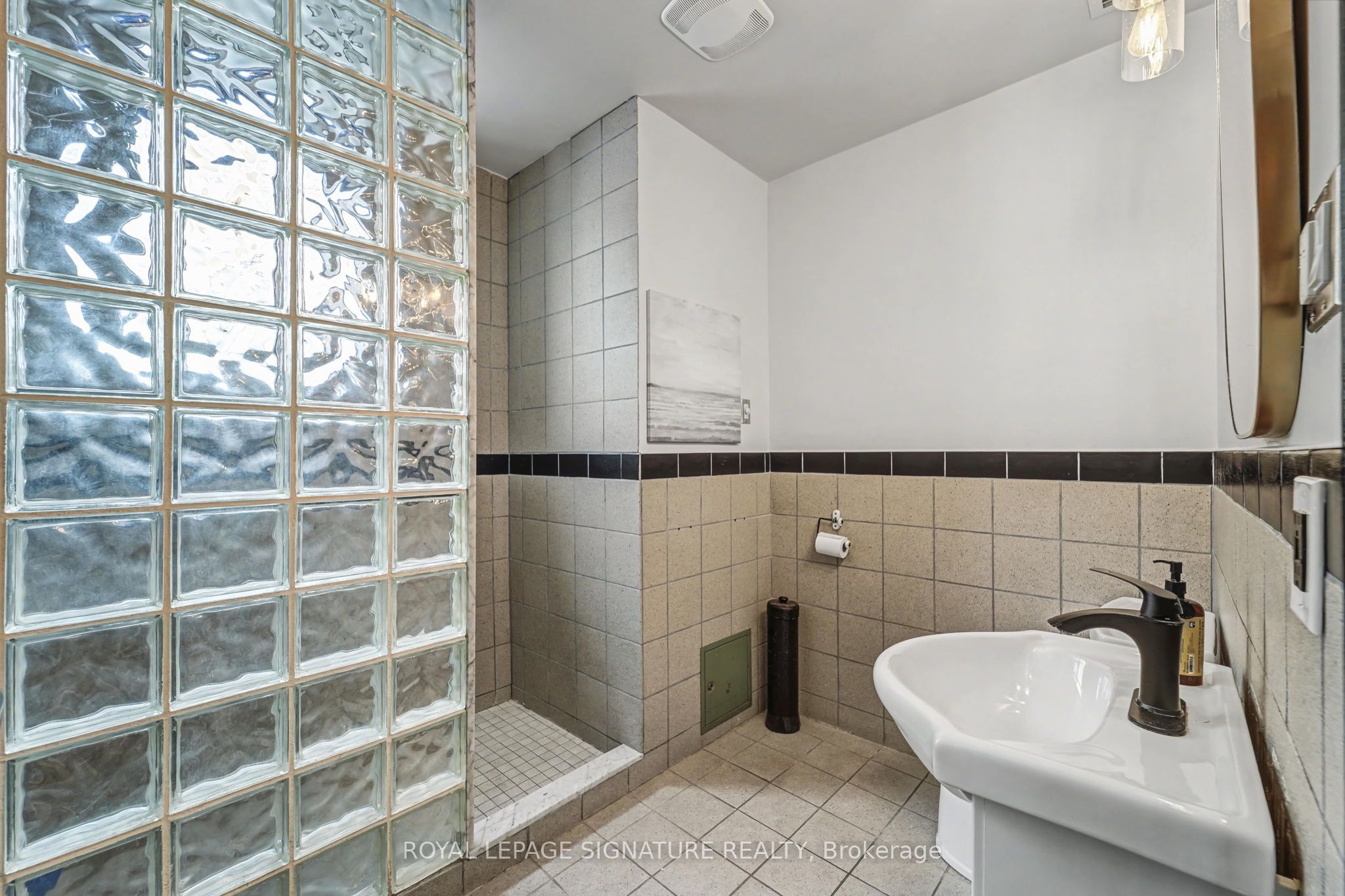 259 Danforth Avenue Office D Property Photo 22