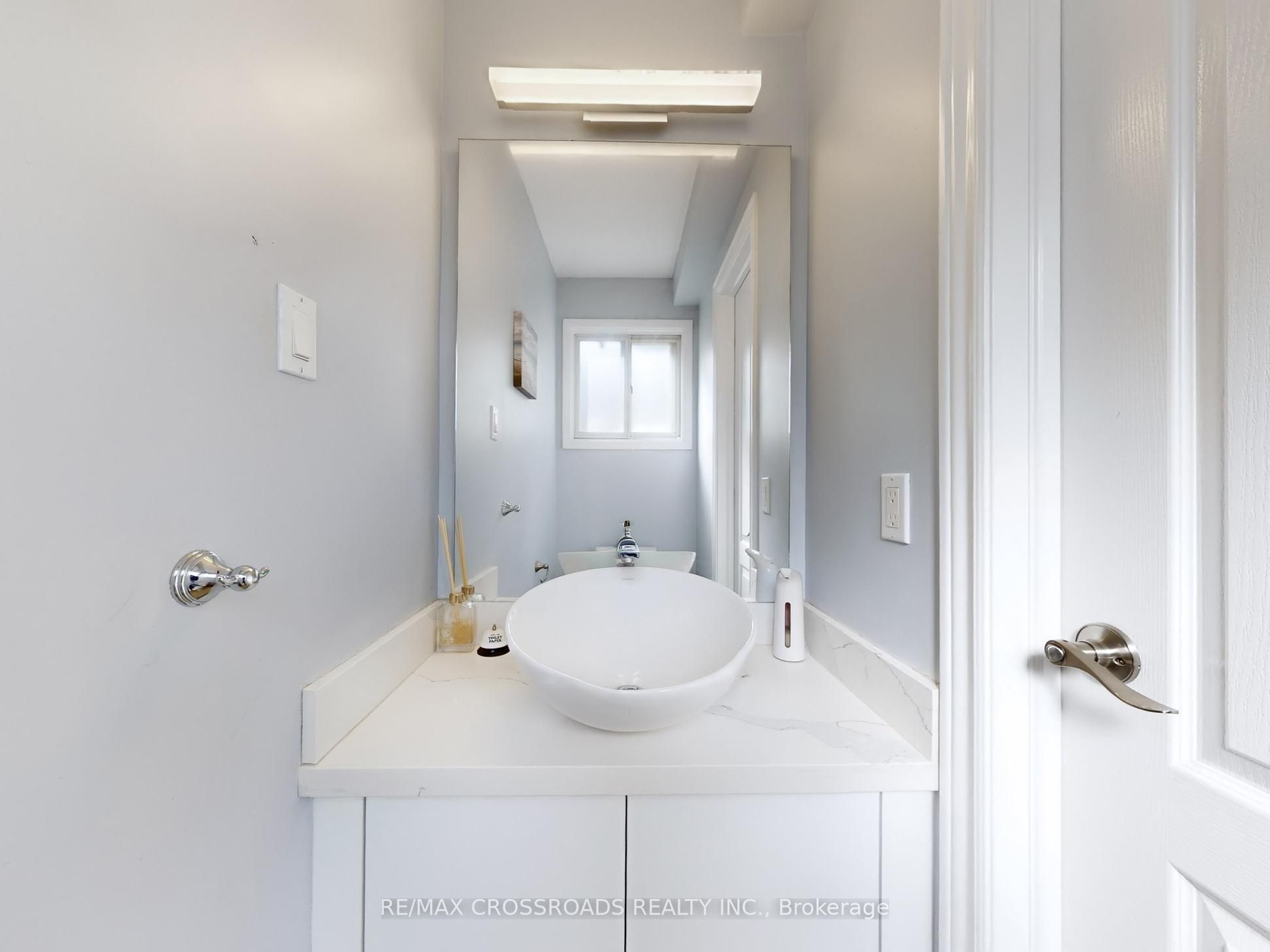 49 King Louis Crescent Property Photo 7
