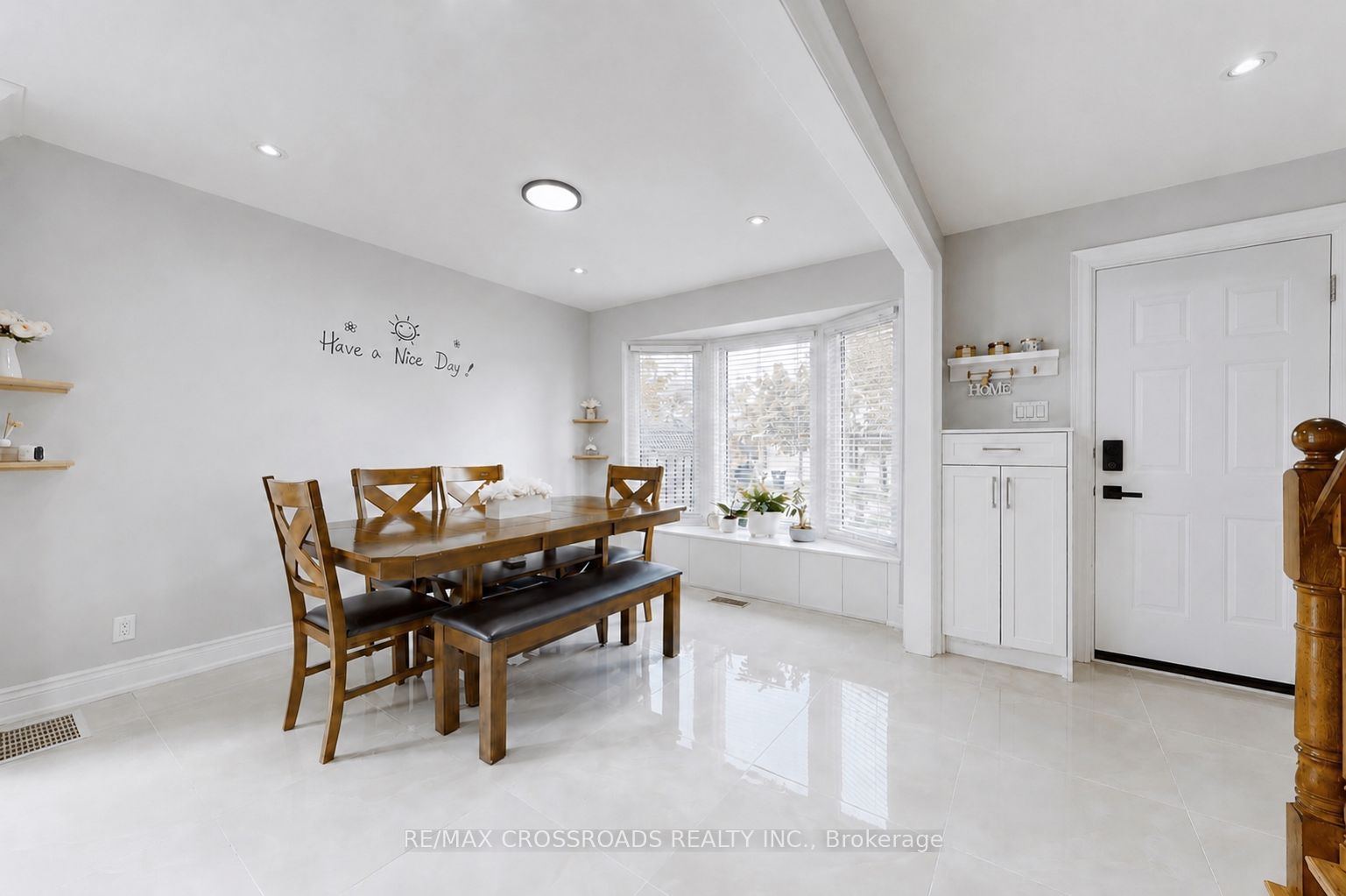 49 King Louis Crescent Property Photo 8